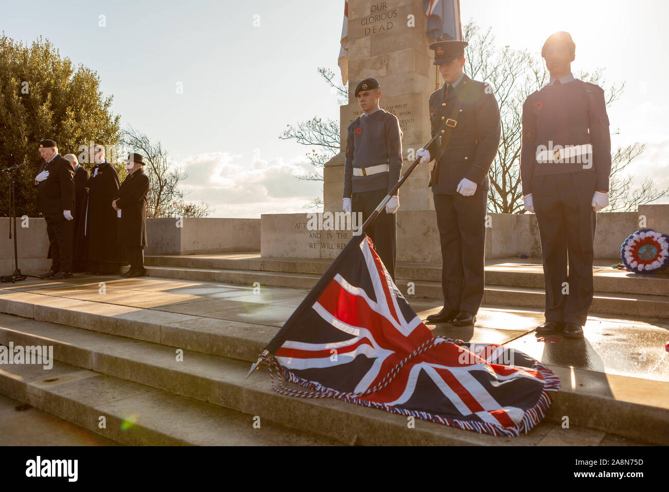 Southend On Sea, Großbritannien. 10 Nov, 2019. Der Tag des Gedenkens an die Southend Kenotaph, Clifftown Parade, vor dem Lutyens entworfen war Memorial. Der Service wird durch lokale Würdenträger, darunter die Bürgermeister Southend und sowohl lokale Abgeordnete, Sir David Amess und James Dudderidge besucht. Penelope Barritt/Alamy leben Nachrichten Stockfoto