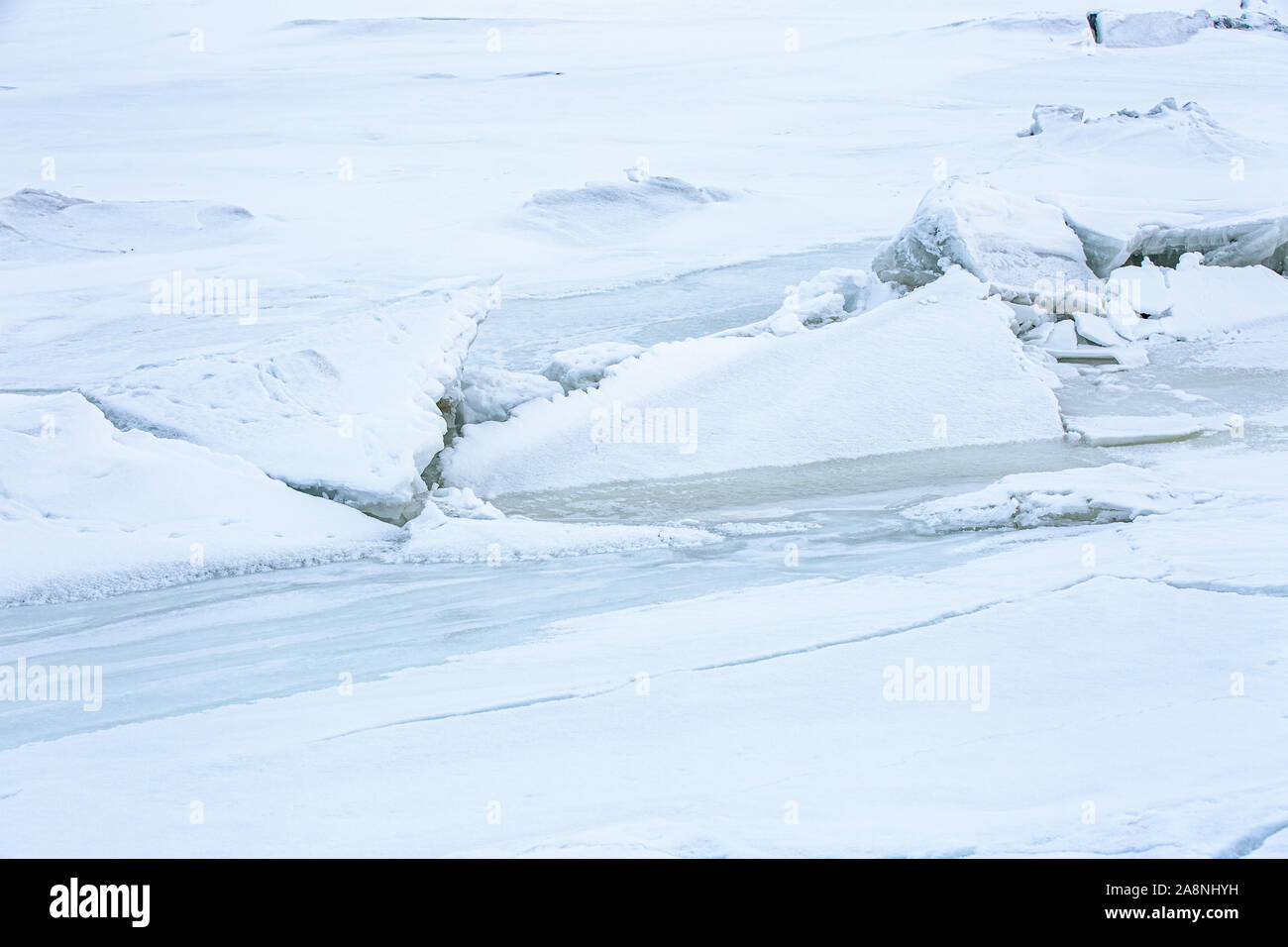 Das Eis druck Ridge auf dem Fluss. Norwegen, Finnmarks. Stockfoto