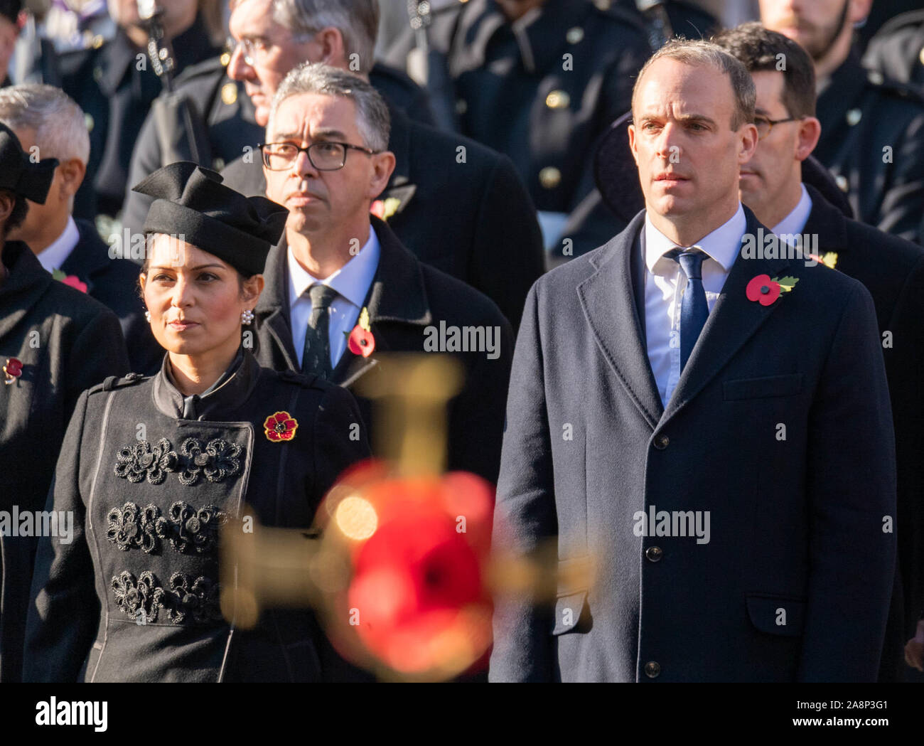 London UK 10. Nov. 2019 Erinnerung Sonntag am Ehrenmal, Whitehall, London Priti Patel Home Secretary (links) und Dominic Raab, Außenminister Credit Ian DavidsonAlamy leben Nachrichten Stockfoto