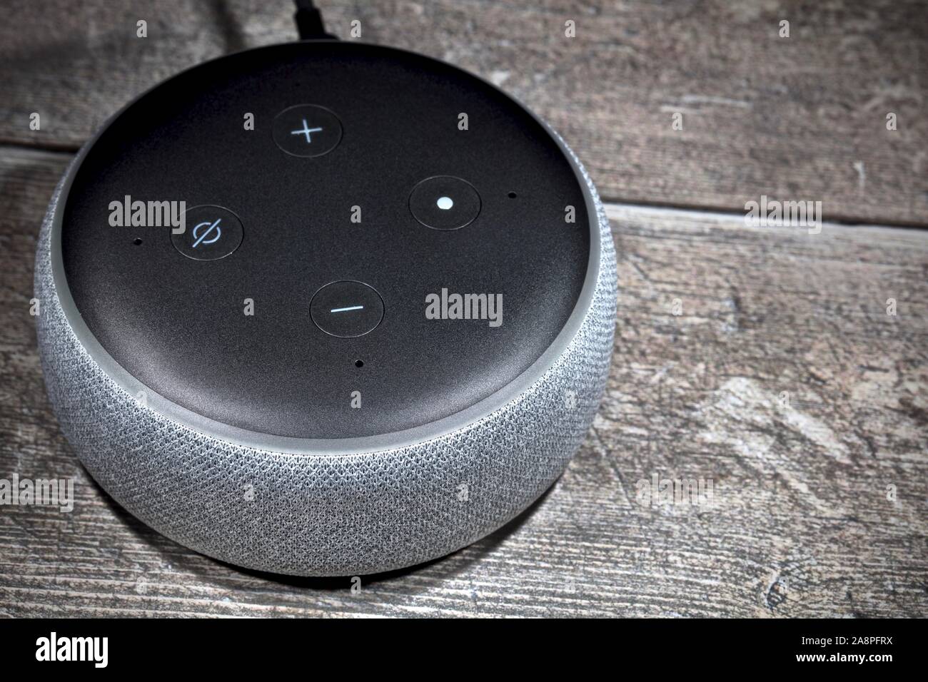 Amazon Echo Dot (3. Generation) - Smart-Lautsprecher mit Alexa Stockfoto