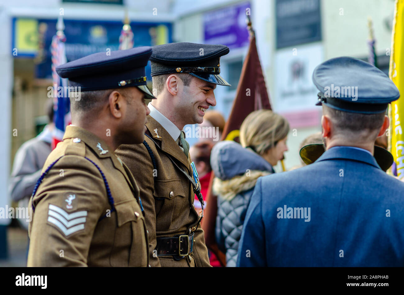 Foto Soldat lächelnd nach der Erinnerung Tag der Parade in Stein, Staffordshire, Großbritannien. Stockfoto