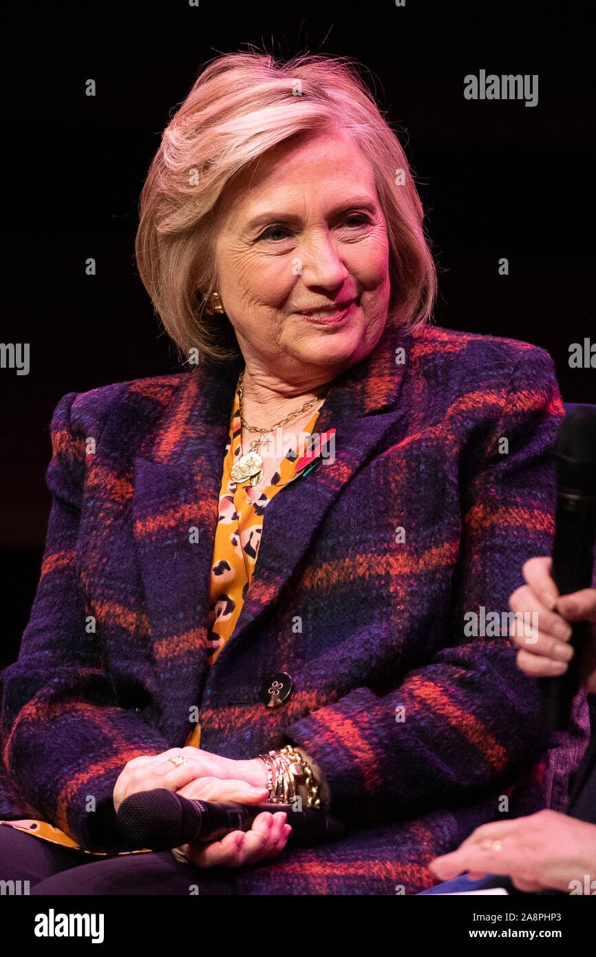 Hillary Clinton an der Southbank Centre in London bei der Einführung von Gutsy Frauen: Lieblings Geschichten von Mut und Widerstandskraft ein Buch von Chelsea Clinton und Hillary Clinton über Frauen, die sie inspiriert haben. PA-Foto. Bild Datum: Sonntag, den 10. November 2019. Photo Credit: Aaron Chown/PA-Kabel Stockfoto