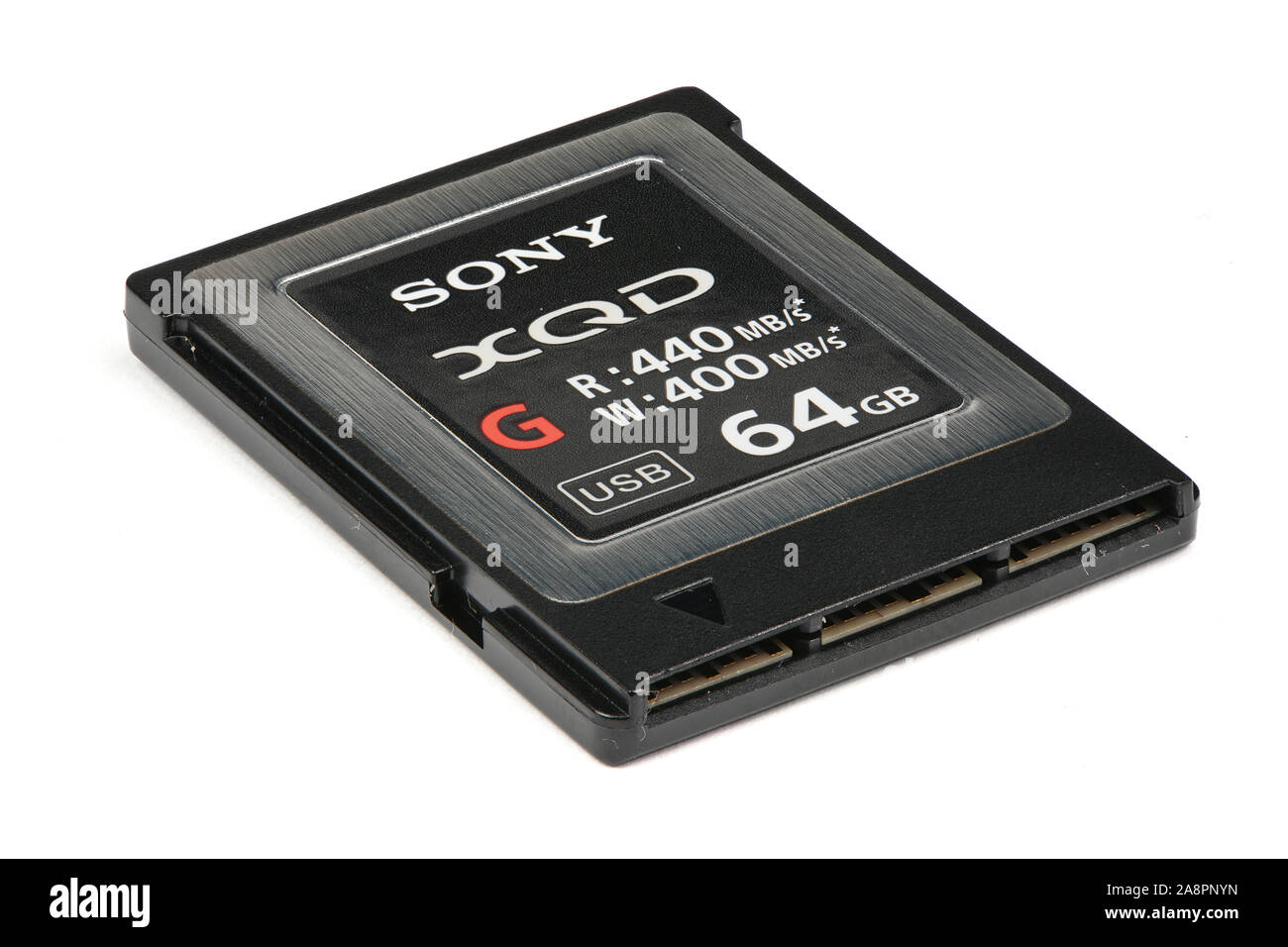 Winniza, Ukraine - 9 November, 2019: Ein Editorial der Foto aus einem Studio Shot: Moderne professionelle Sony 64 GB Speicherkarte XQD Serie G 400 MB/s Memor Stockfoto