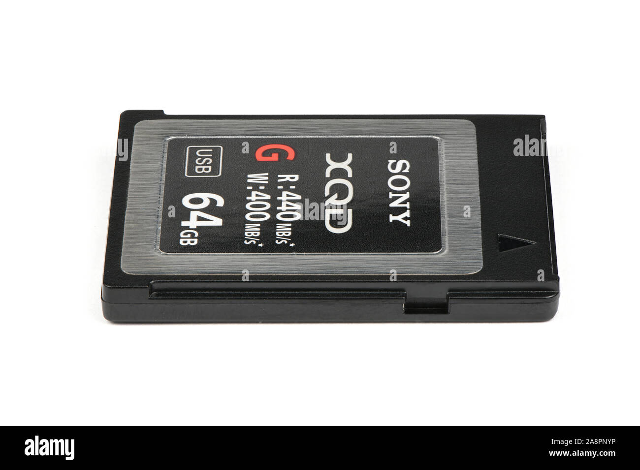 Winniza, Ukraine - 9 November, 2019: Ein Editorial der Foto aus einem Studio Shot: Moderne professionelle Sony 64 GB Speicherkarte XQD Serie G 400 MB/s Memor Stockfoto