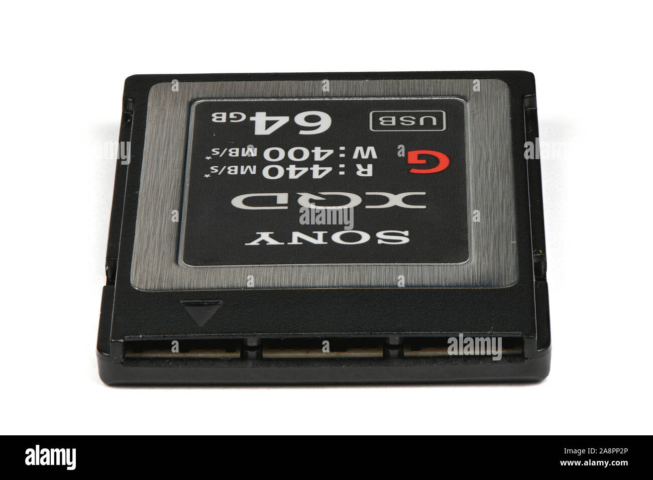 Winniza, Ukraine - 9 November, 2019: Ein Editorial der Foto aus einem Studio Shot: Moderne professionelle Sony 64 GB Speicherkarte XQD Serie G 400 MB/s Memor Stockfoto