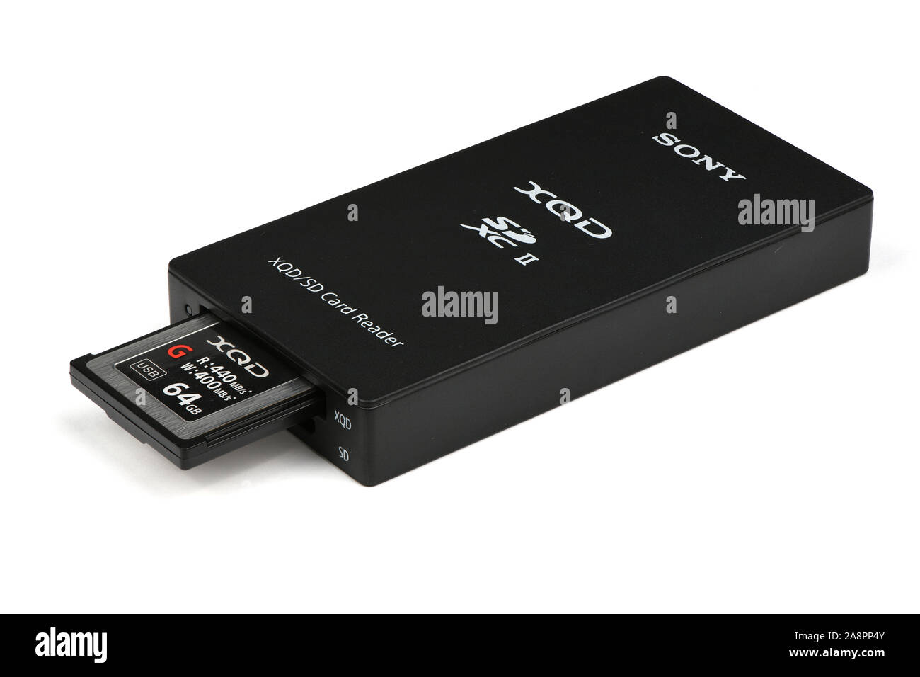 Winniza, Ukraine - 9 November, 2019: Ein Editorial der Foto aus einem Studio Shot: MRW-E90/BC2Sony XQD/SD-Kartenleser USB3.0 PRODUKT HIGHLIGHTS USB 3. Stockfoto