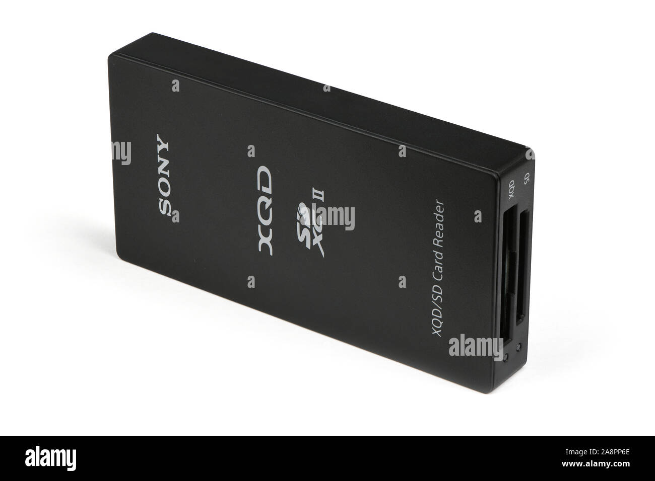 Winniza, Ukraine - 9 November, 2019: Ein Editorial der Foto aus einem Studio Shot: MRW-E90/BC2Sony XQD/SD-Kartenleser USB3.0 PRODUKT HIGHLIGHTS USB 3. Stockfoto