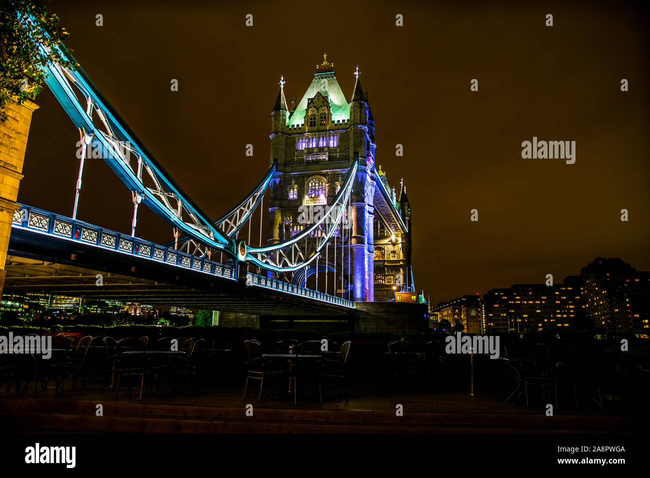Nachtstadt,Tower Bridge,london,Beleuchtung Design,Brückendesign,Nachtstadt,Stadtlandschaft,Lichter,die Architektur,historisches England Stockfoto