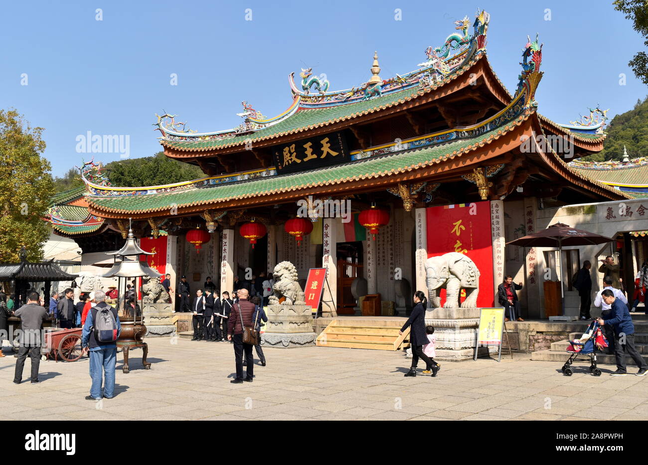 Haupteingang der alten Nanputuo buddhistischen Tempel, Xiamen, China Stockfoto