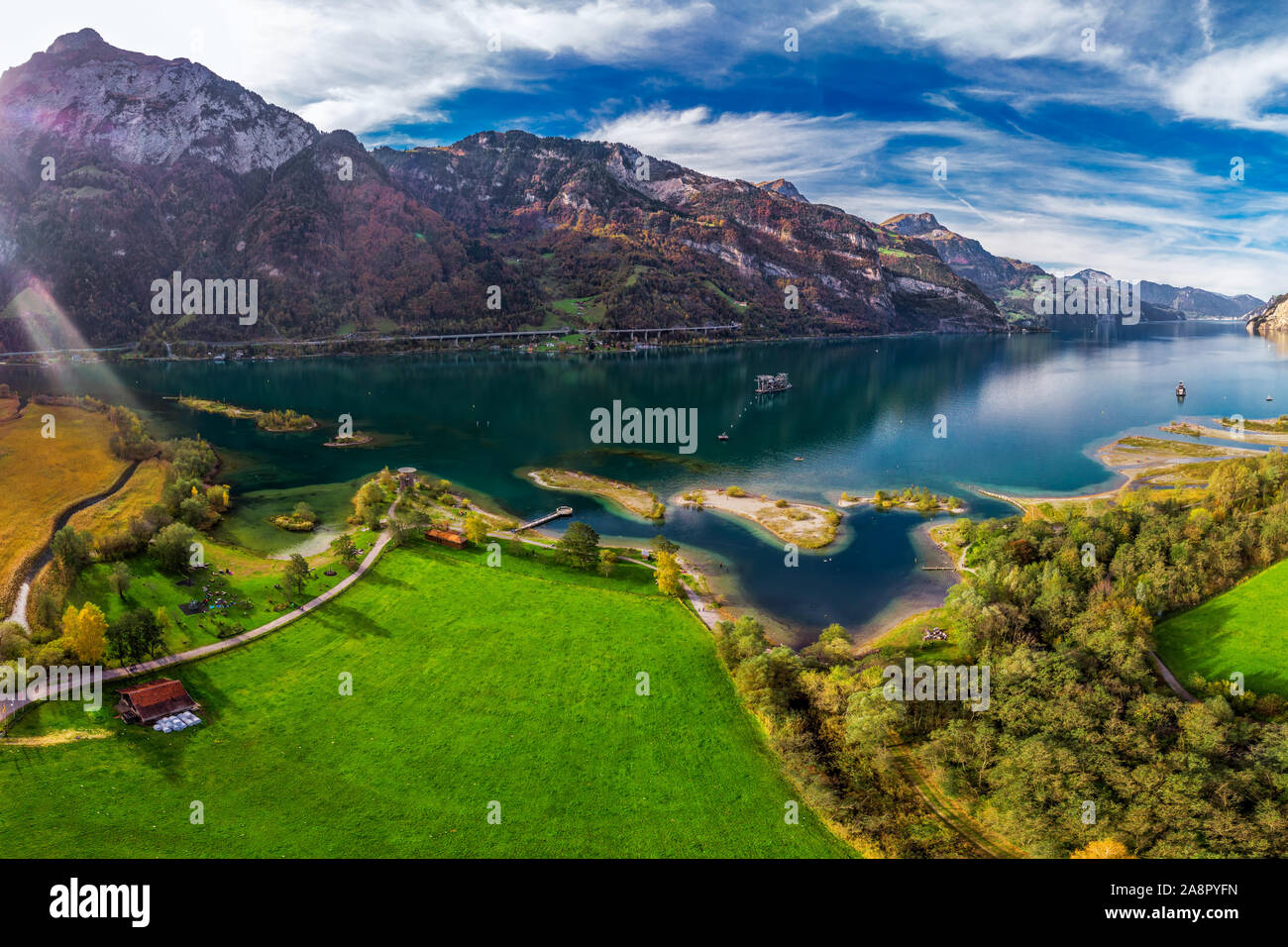 Areal Aussicht auf Stadt und See Luzern Flüelen im Kanton Uri, Schweiz, Europa. Stockfoto