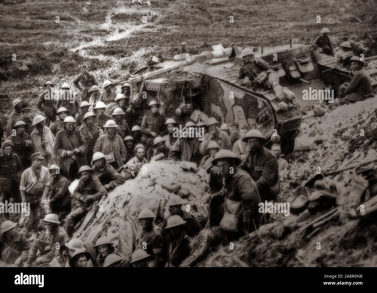 Die britische Mark I Heavy Tank mit einer Besatzung von 8, wurde zum ersten Mal in Aktion im Zweiten Weltkrieg 1 am Morgen des 15. September 1916 verwendet, in der die vorherigen Monat eingegeben. Während der Schlacht von Flers-Courcelette, Teil der Somme Offensive in der süd-östlichen Pas-de-Calais Departements, Frankreich Stockfoto