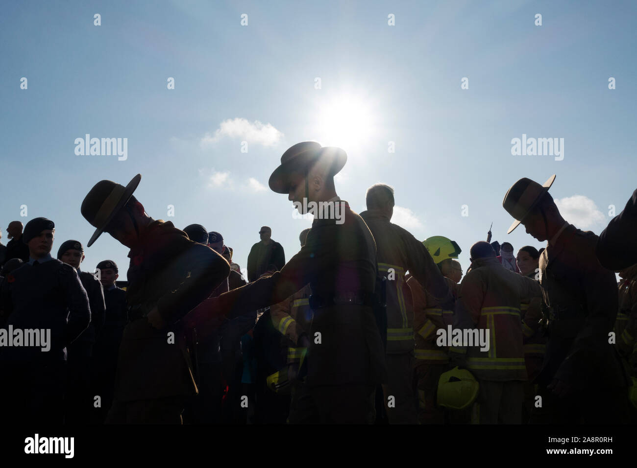 Silhouette von Soldaten marschieren Stockfoto