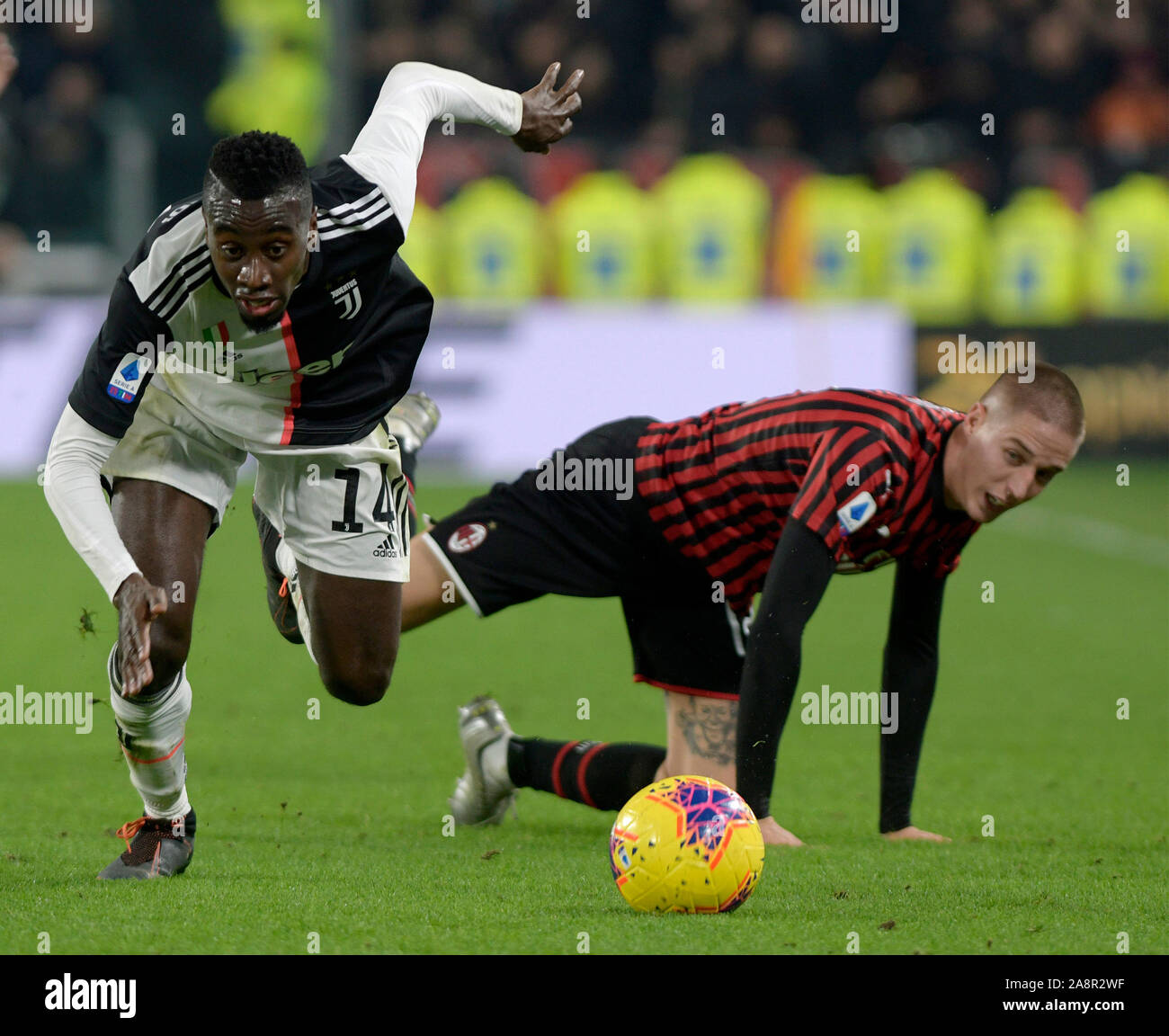 Allianz Stadion, Turin, Italien. 10 Nov, 2019. Serie A Fussball, Juventus Turin, AC Mailand; Blaise Matuidi von Juventus Turin wird ausgeführt, nachdem die lose Kugel - Redaktionelle Verwendung Credit: Aktion plus Sport/Alamy leben Nachrichten Stockfoto