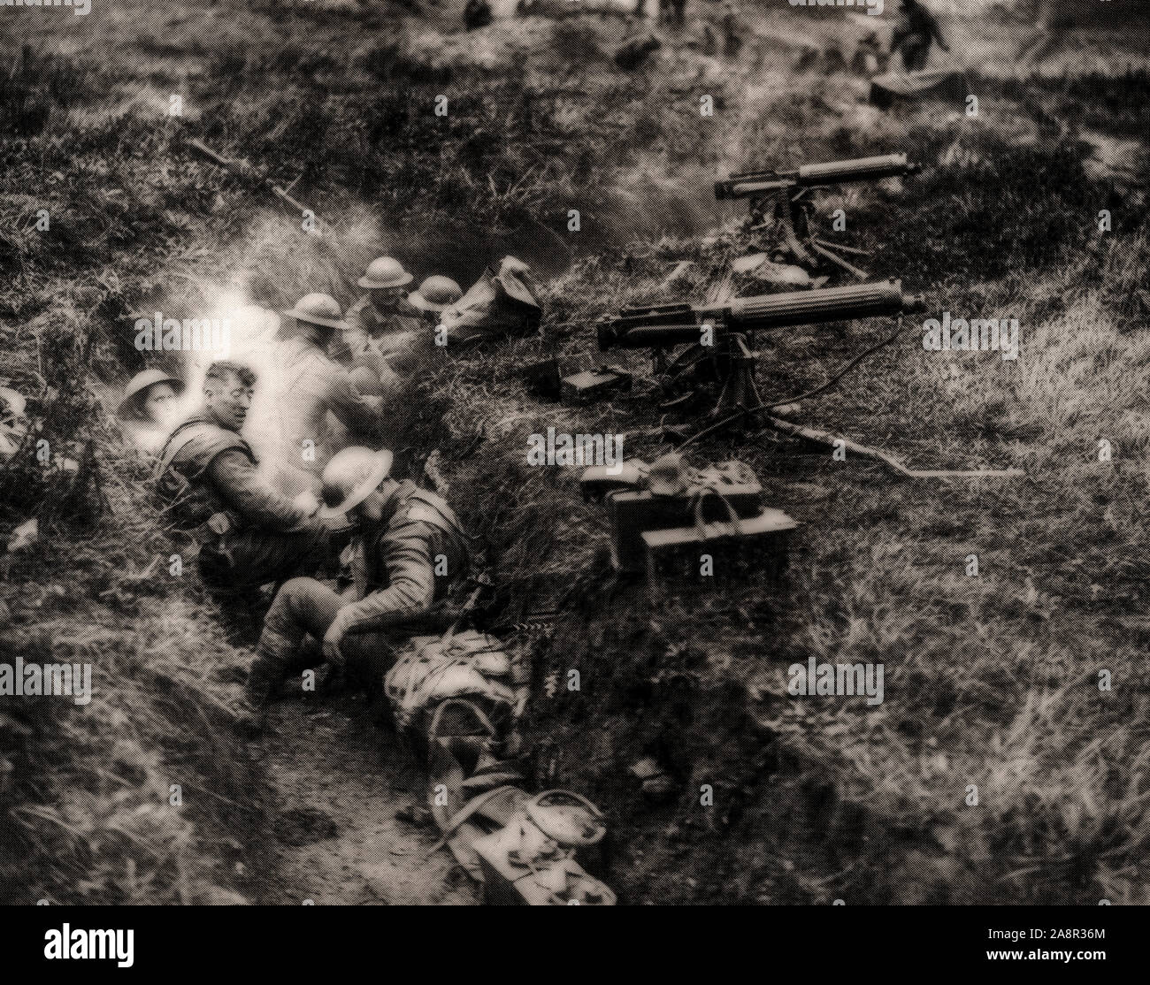 Maschine guners vom Leicester Regiment in einem erbeuteten deutschen zweite Zeile graben während der Schlacht von Cambrai, 1917. Es war ein britischer Angriff der größten deutschen Zähler gefolgt - Angriff gegen die British Expeditionary Force (BEF) seit 1914, im Ersten Weltkrieg. Die Stadt Cambrai, im Département Nord, war ein wichtiger Punkt für die Versorgung der Deutschen Siegfriedstellung (an die britische wie die Hindenburg bekannt). Stockfoto