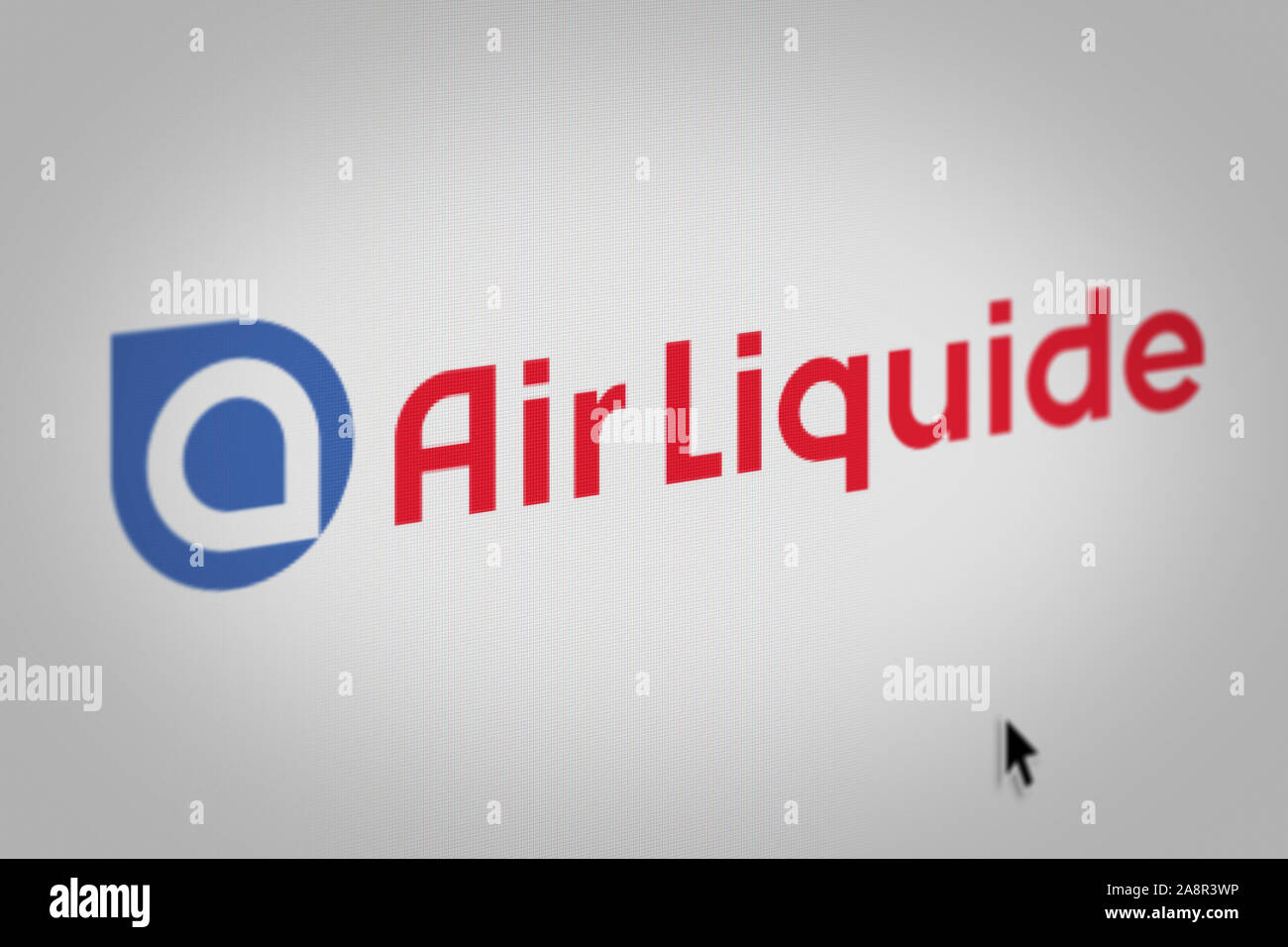 Logo der öffentlichen Gesellschaft Air Liquide auf einem Bildschirm in der Nähe angezeigt. Credit: PIXDUCE Stockfoto