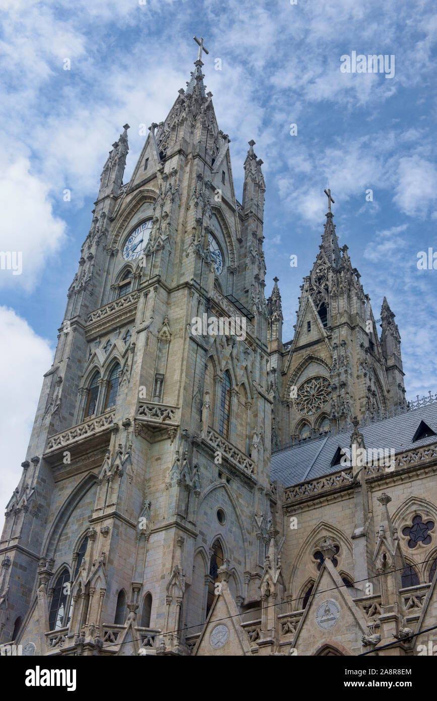 Clock towers auf die Basilika der Nationalen Gelübde (Basílica del Voto Nacional), Quito, Ecuador Stockfoto