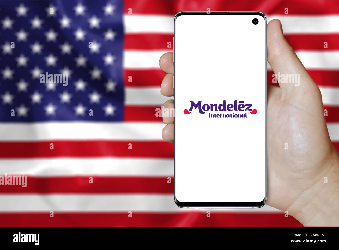 Logo der öffentlichen Unternehmen Itera auf dem Smartphone angezeigt. Flagge der USA Hintergrund. Credit: PIXDUCE Stockfoto