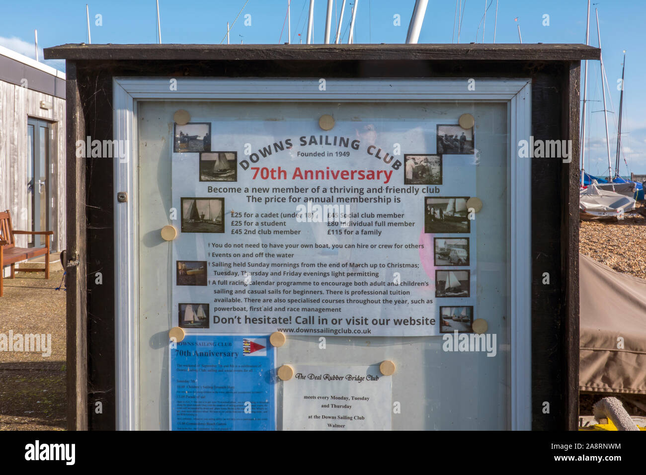 Sailing Dingies, tiefen Segelclub, Schild, Deal, Kent, England Stockfoto