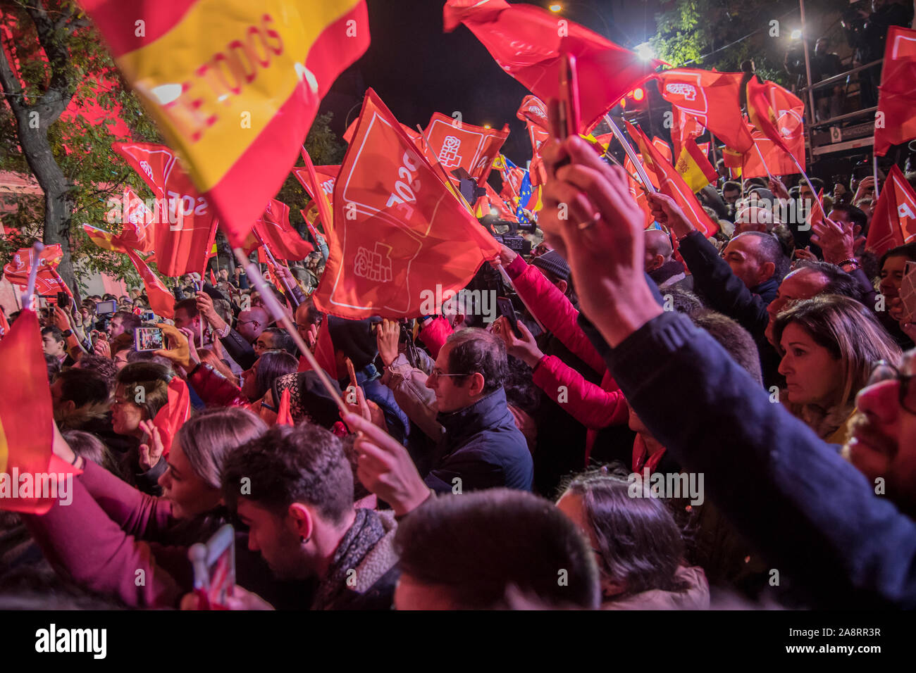 Die Ergebnisse der 10-N ein Sieg der PSOE verlassen haben, wie erwartet, ja, aber ohne die gewünschte Verbesserung durch seine Führer. Die von Pedro Sánchez haben Stockfoto