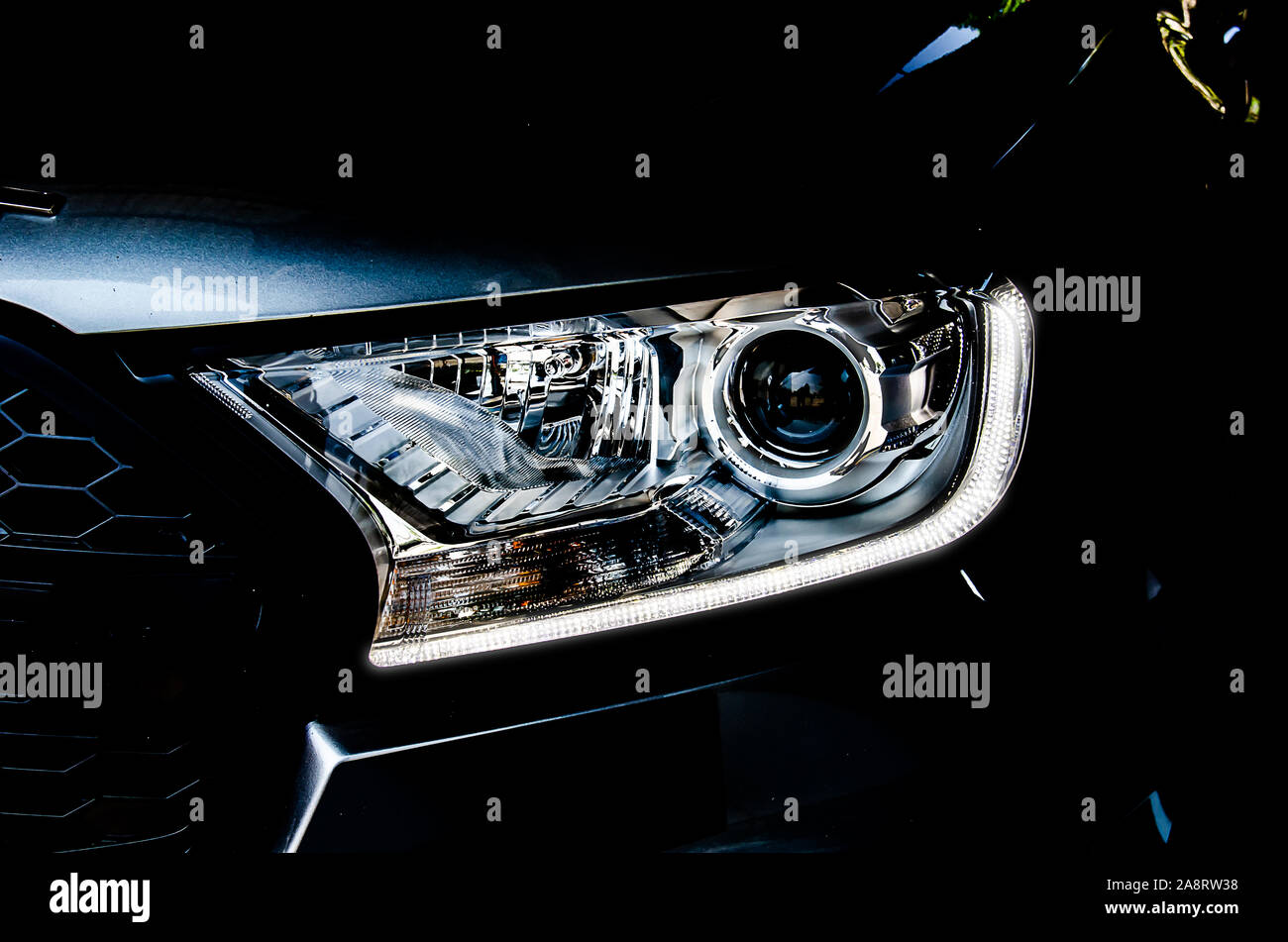 Modernes Auto außen Details. Scheinwerfer eines modernen Sport Auto Stockfoto