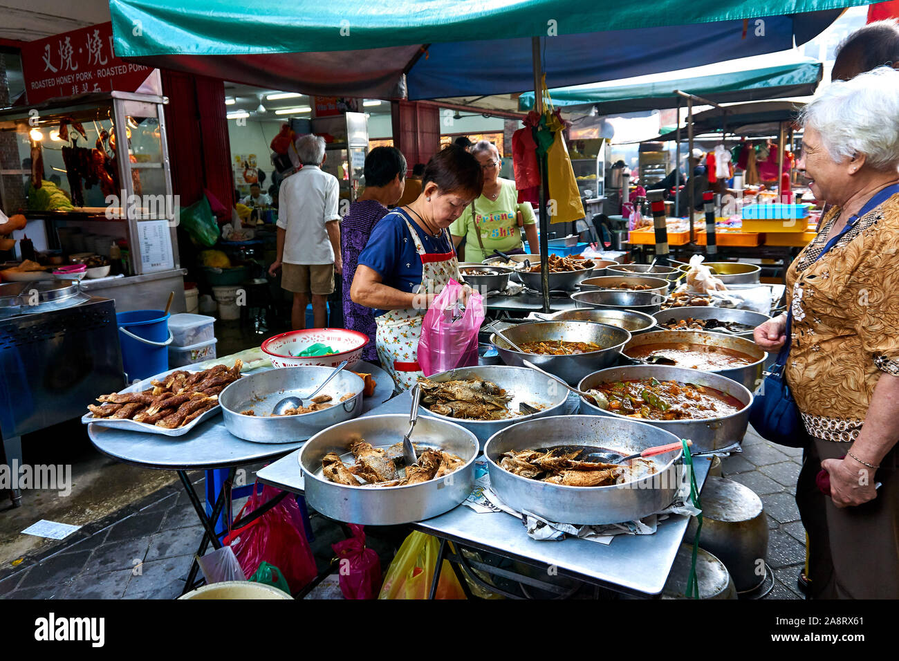 PENANG, MALAYSIA - Oktober 01.2019: Penang lokale Morgen Markt mit frischen Lebensmitteln Stockfoto