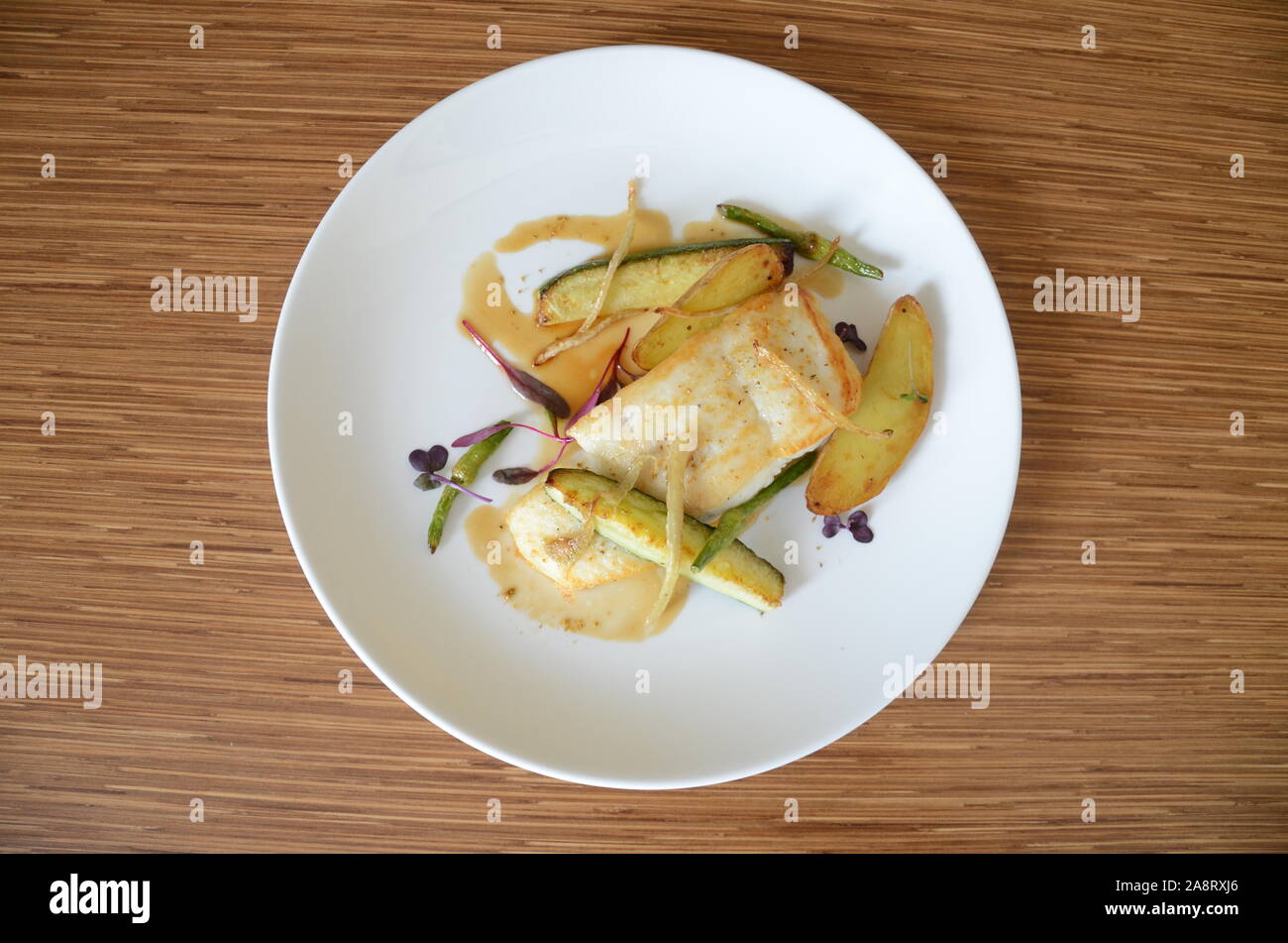 Weißer Fisch Platte Kartoffeln Fine Dining Restaurant Dish Stockfoto