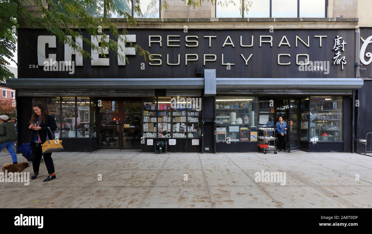 Küchenchef Restaurant liefert, 294-298 Bowery, New York, NY. aussen Storefront von einem Restaurant Supply Store in der NoHo Viertel von Manhattan. Stockfoto