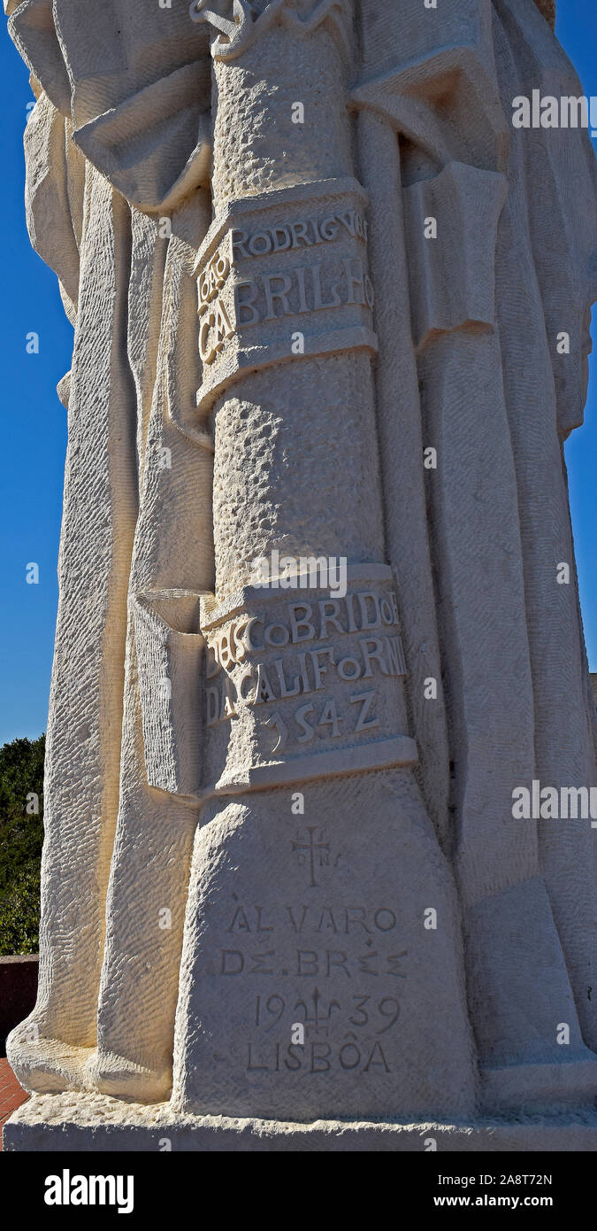 Worte geschnitzt auf Statue von Juan Rodriguez Cabrilllo, Point Loma, San Diego, Kalifornien Stockfoto