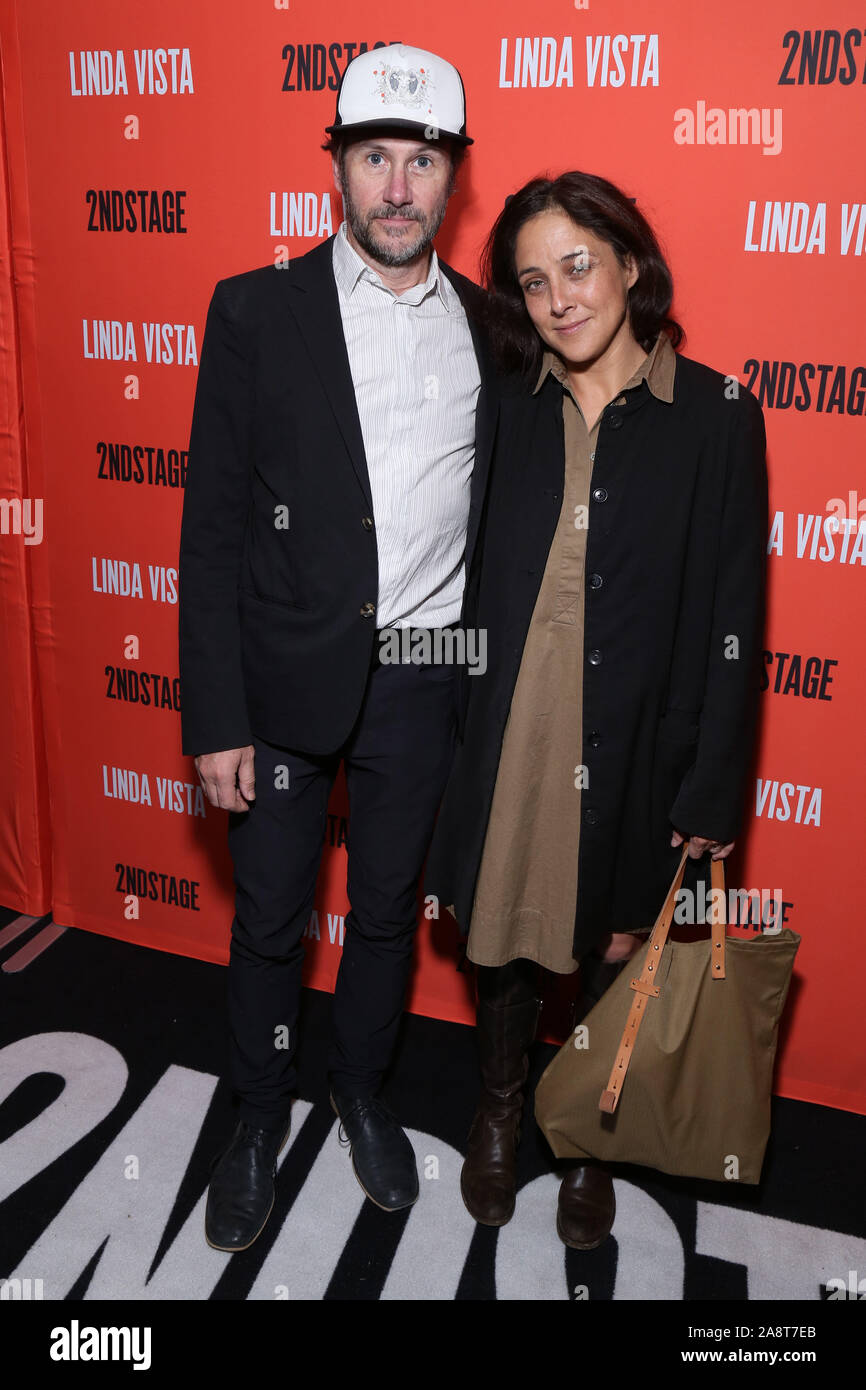 Öffnung Nacht für Linda Vista im Helen Hayes Theatre - Ankünfte. Mit: Josh Hamilton, Lily Thorne Wo: New York, New York, United States Wenn: 11 Okt 2019 Quelle: Joseph Marzullo/WENN.com Stockfoto