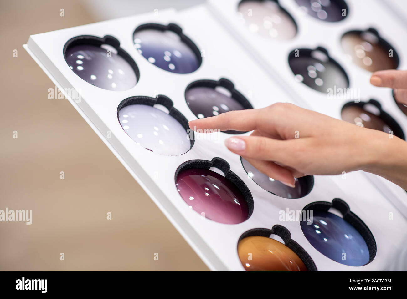 Nahaufnahme von Vielzahl von qualitativ hochwertigen Schutzscheiben Stockfoto