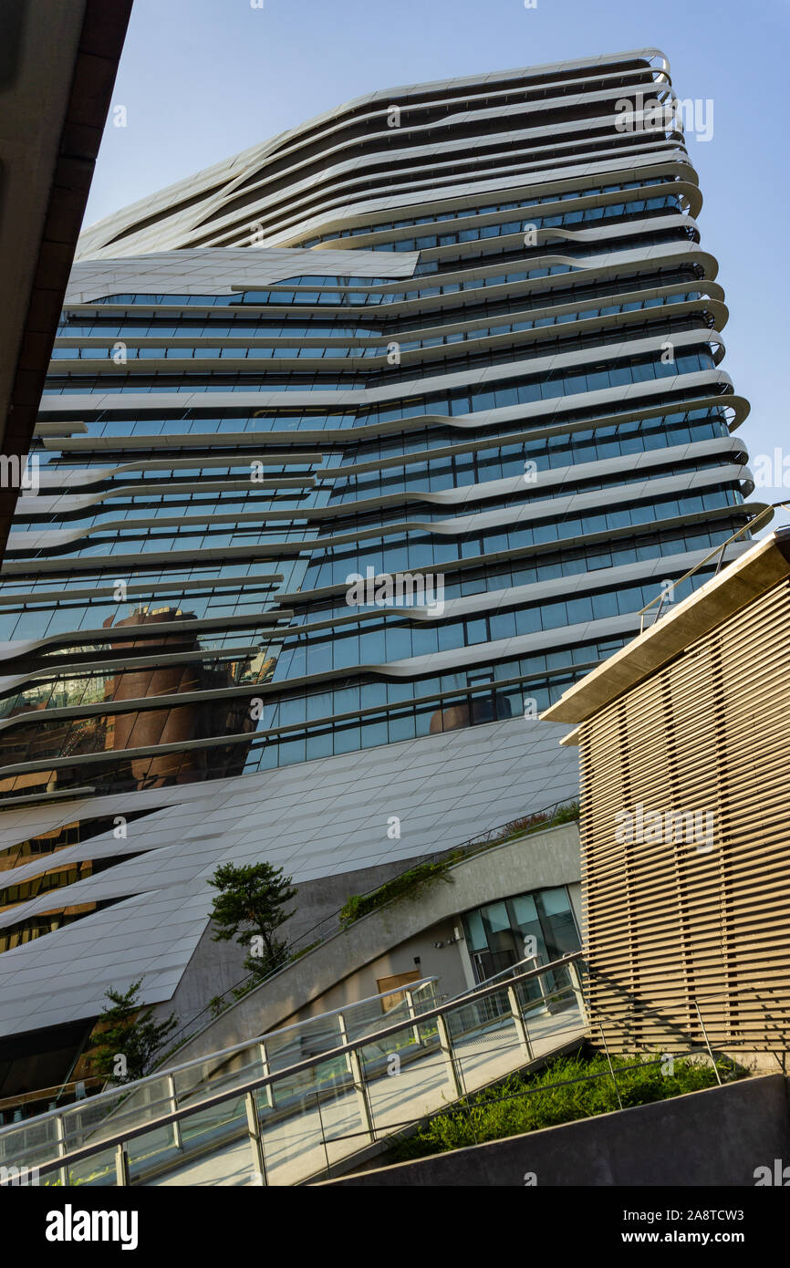 Architektur von Pritzker preisgekrönte Architekt Zaha Hadid, Jockey Club Innovation Tower in Hongkong Stockfoto
