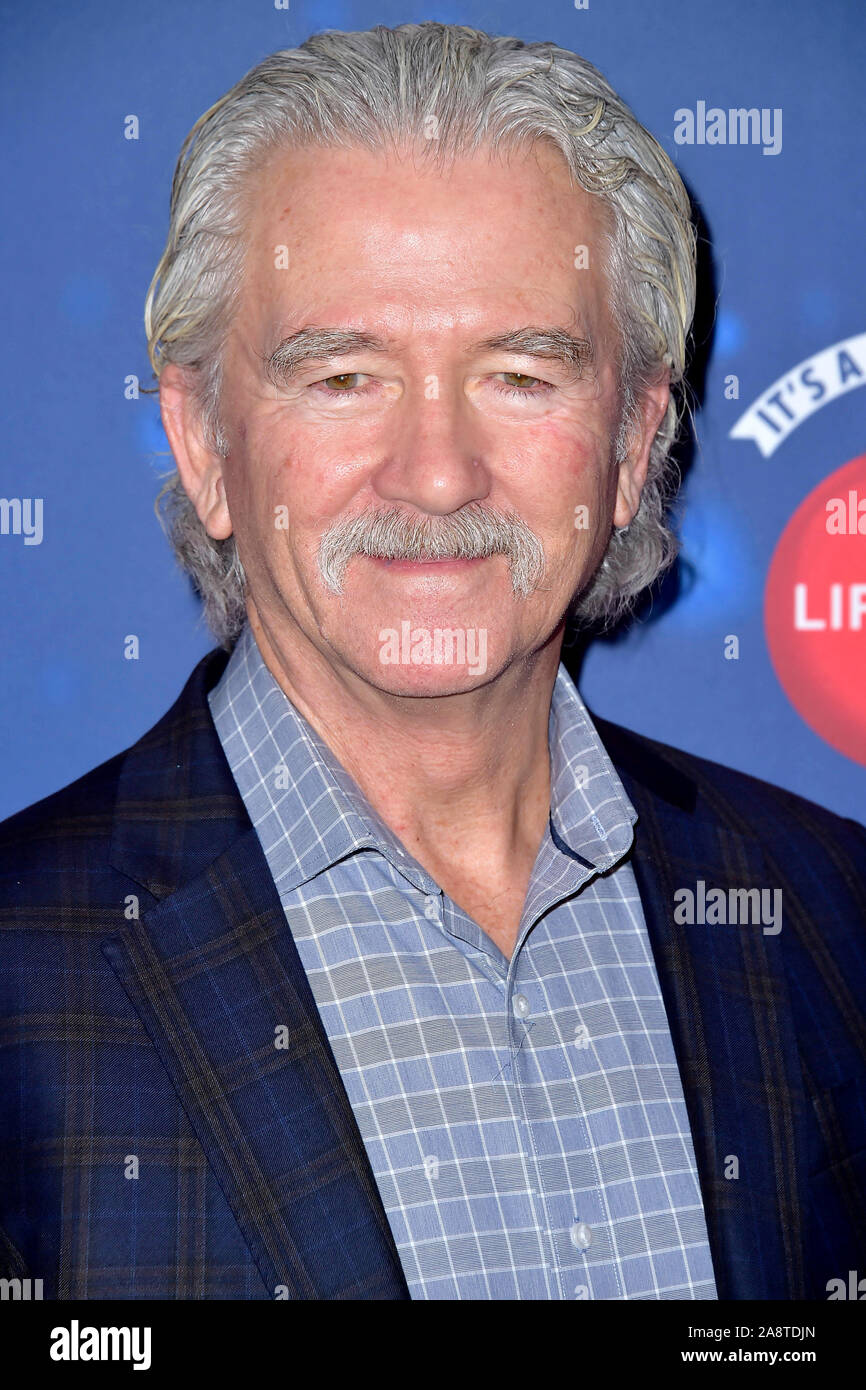 Glendale, USA. 09 Nov, 2019. Patrick Duffy bei der Eröffnung des ay Santa! Mit Es ist eine wunderbare Lebenszeit Foto Erfahrung" an der Glendale Galleria. Glendale, 09.11.2019 | Verwendung der weltweiten Kredit: dpa/Alamy leben Nachrichten Stockfoto