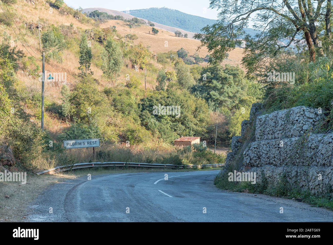 PILGRIMS REST, SÜDAFRIKA - 21. MAI 2019: Name Board am Eingang Pilgrims Rest in Mpumalanga Stockfoto
