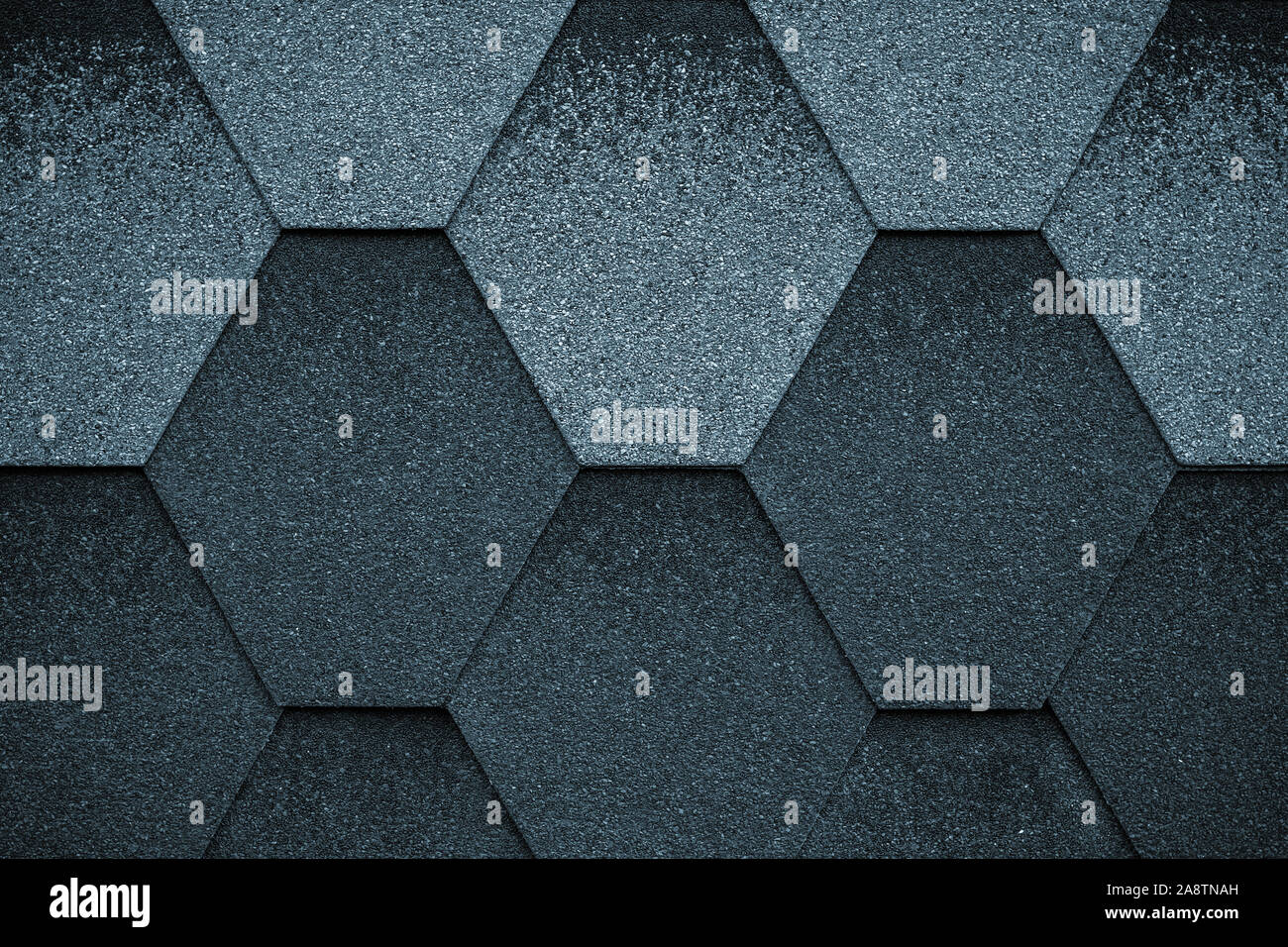 Schwarze und graue Textur Oberfläche der Dachziegel. Abdeckung der Form des Rhombus. Dunkle Dachziegel, grunge Hintergrund. Stockfoto