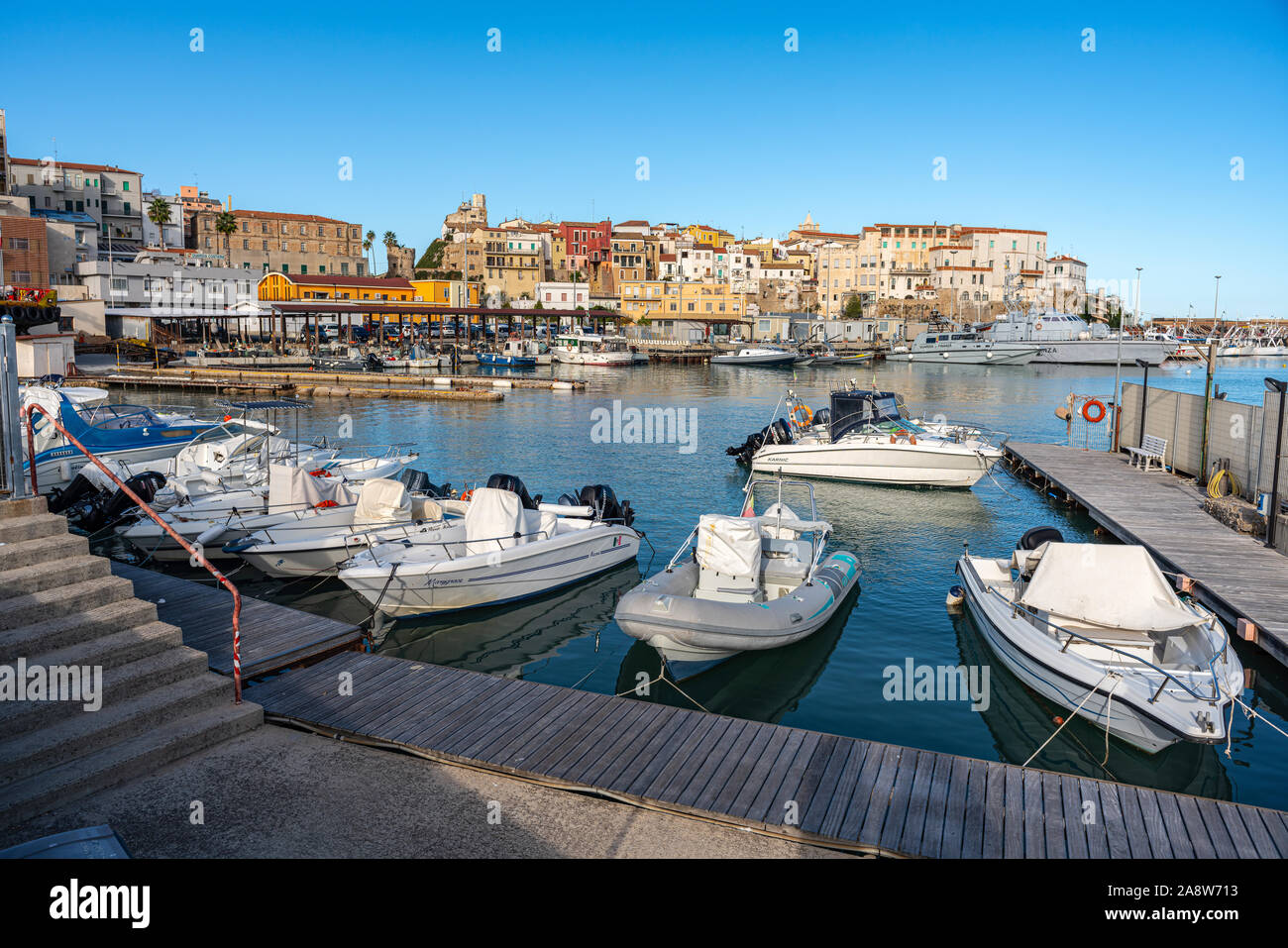 Blick auf den Hafen an der Adria in Sondrio Stadt, Molise Stockfoto
