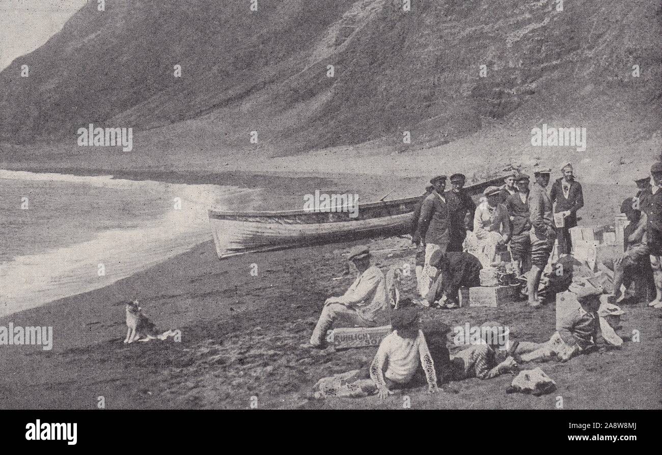 Die Bewohner von Tristan da Cunha Insel, Atlantik 1930 s - H.M.S. Carlisle Bereitstellung von e-mail und versorgt. Stockfoto