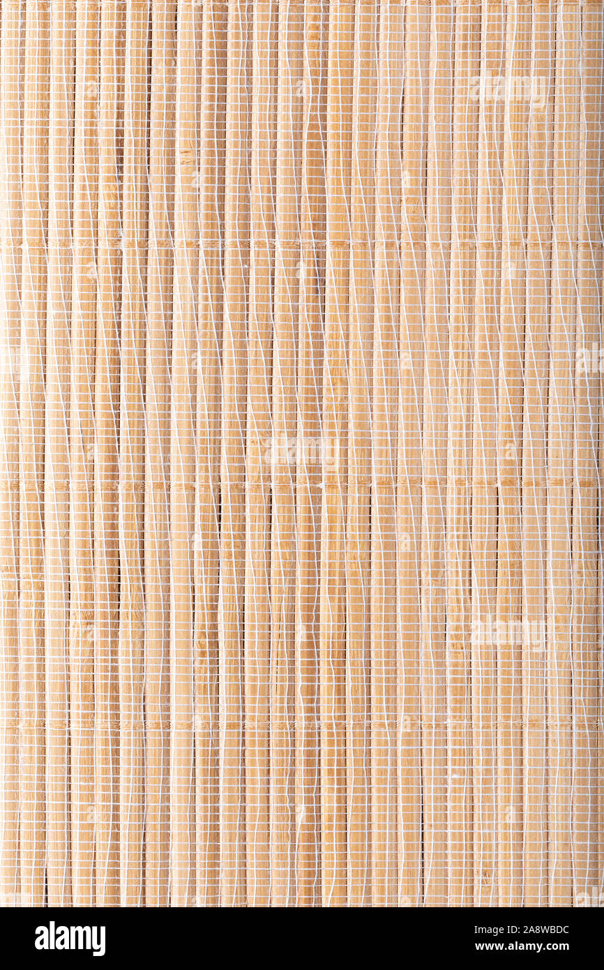 Textur des Holz- mat. Im asiatischen Stil Stroh Webart Teppich. Hintergrund  Bambusstäbe mit Gewinde vereint Stockfotografie - Alamy