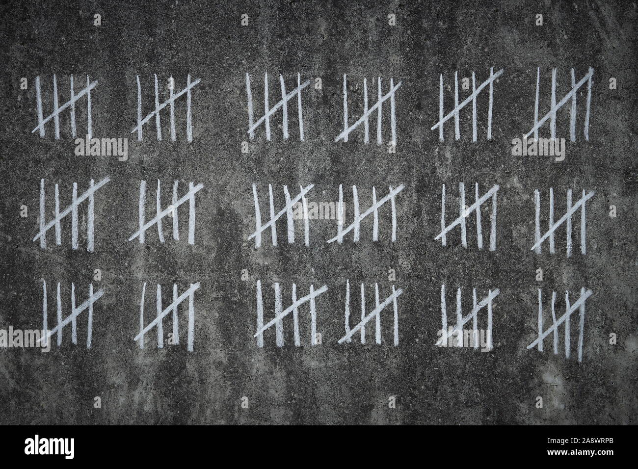 Wobei die Tage im Gefängnis - handgeschriebene Zeilen mit weißer Kreide Stockfoto