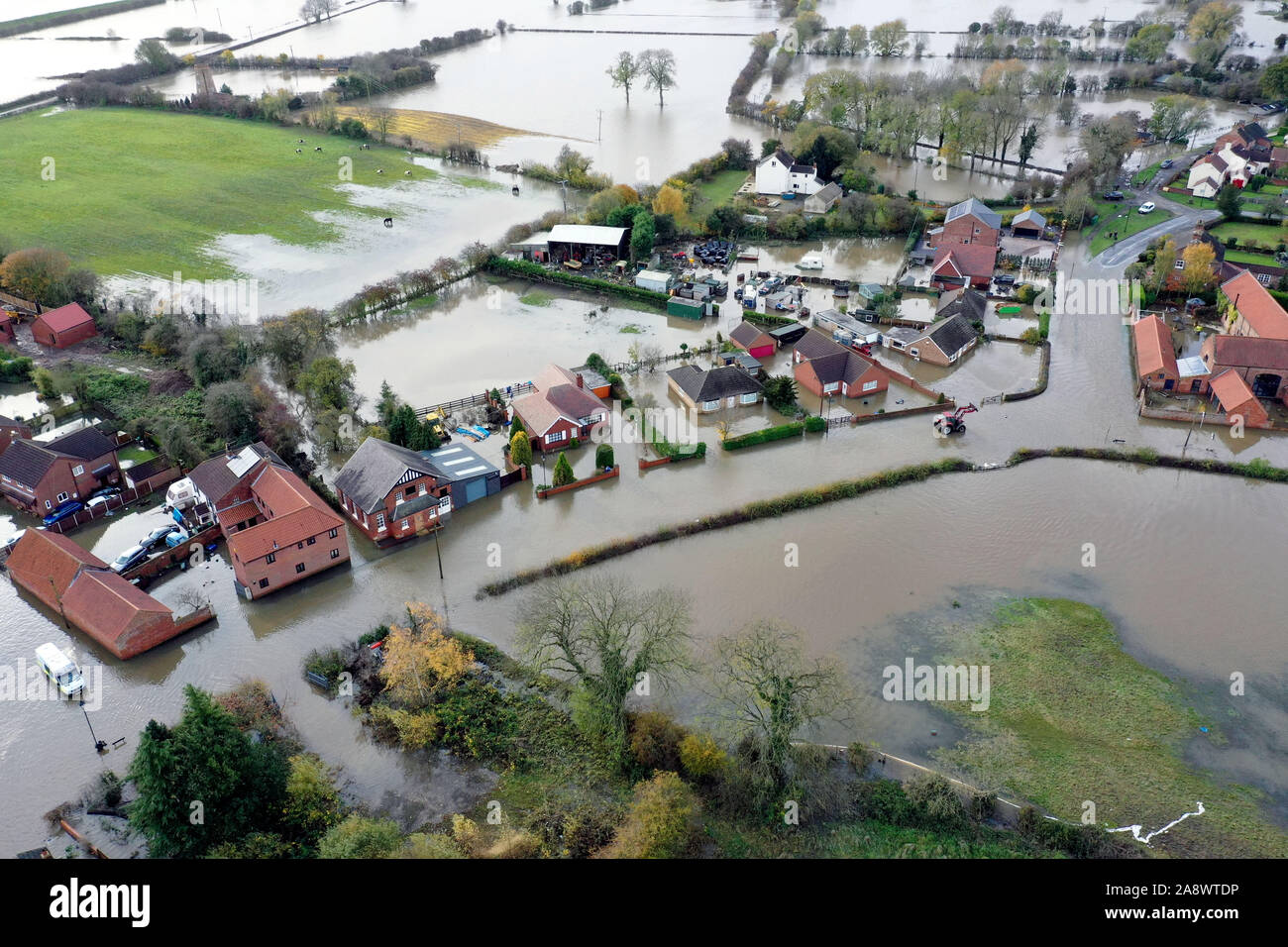 Ein Blick auf das Hochwasser in Fishlake, in Doncaster, South Yorkshire, als Teile von England hielt einen Monat im Wert von Regen in 24 Stunden, mit Kerben von Menschen gerettet oder gezwungen, ihre Häuser zu verlassen. Stockfoto