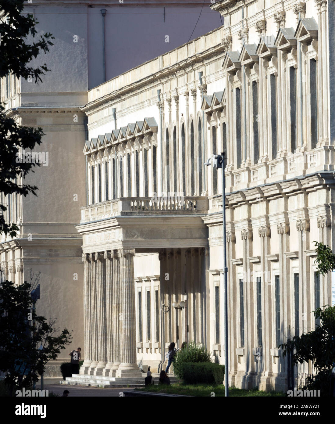 Harbiye, Istanbul/Türkei - der 10. Juni 2019: Fakultät für Architektur an der Technischen Universität Istanbul Taskisla Campus. Stockfoto Harbiye, Istanbul/Türkei - der 10. Juni 2019: Fakultät für Architektur an der Technischen Universität Istanbul Taskisla Campus. Stockfoto
