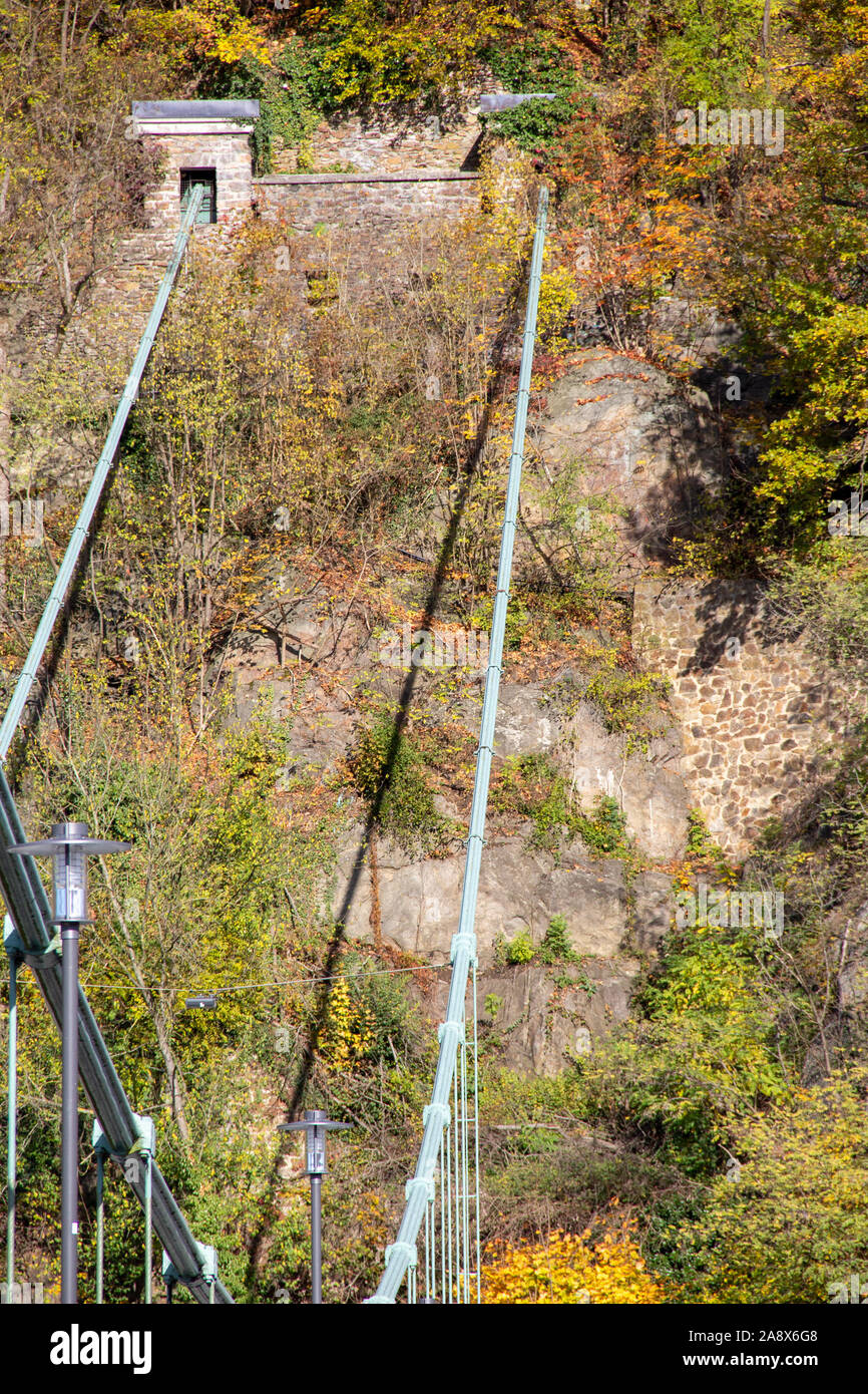 Ein Block einer Suspension Bridge anchor über die Donau Stockfoto