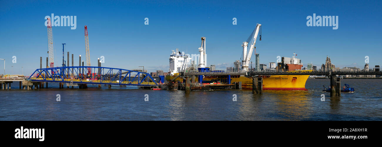 Bau unterwegs an der Stena Line Terminal in Birkenhead, für die Einführung von größeren Fähren nach Belfast in Nordirland vorzubereiten. Stockfoto