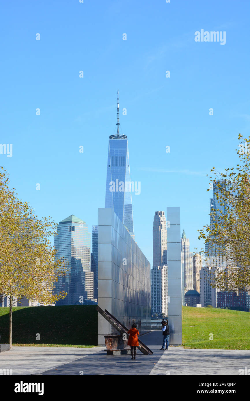 JERSEY CITY, New Jersey - 04 Sep 2019: leerer Himmel 9/11 Denkmal an der Liberty State Park, ehrt die 749 Leute, die in der gelebten oder hatten Beziehungen zu New Jersey. Stockfoto