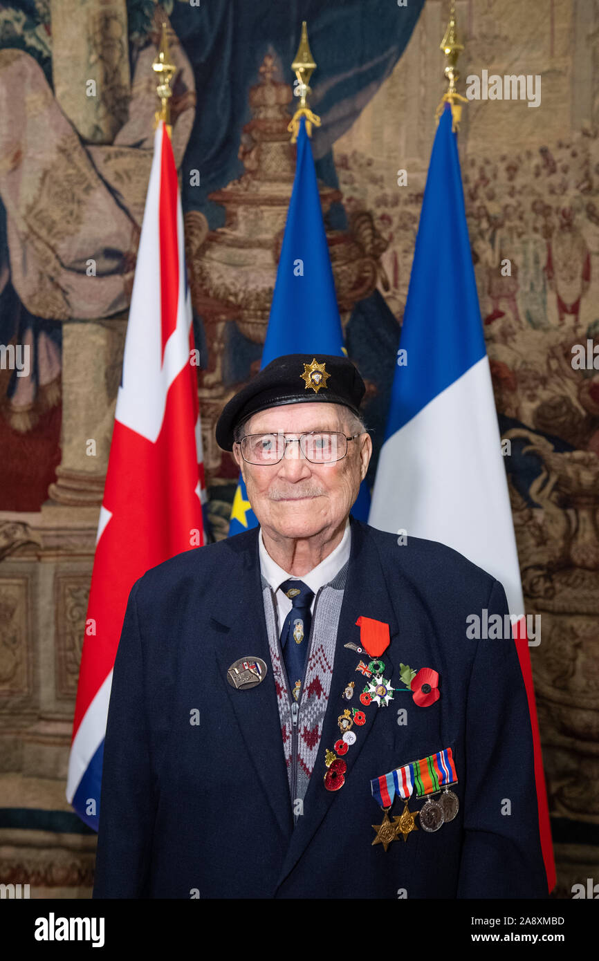 William Allen nach mit der Legion d'Honneur, bei einem Festakt in der Residenz des französischen Botschafters, in Kensington Gardens, London präsentiert. Stockfoto