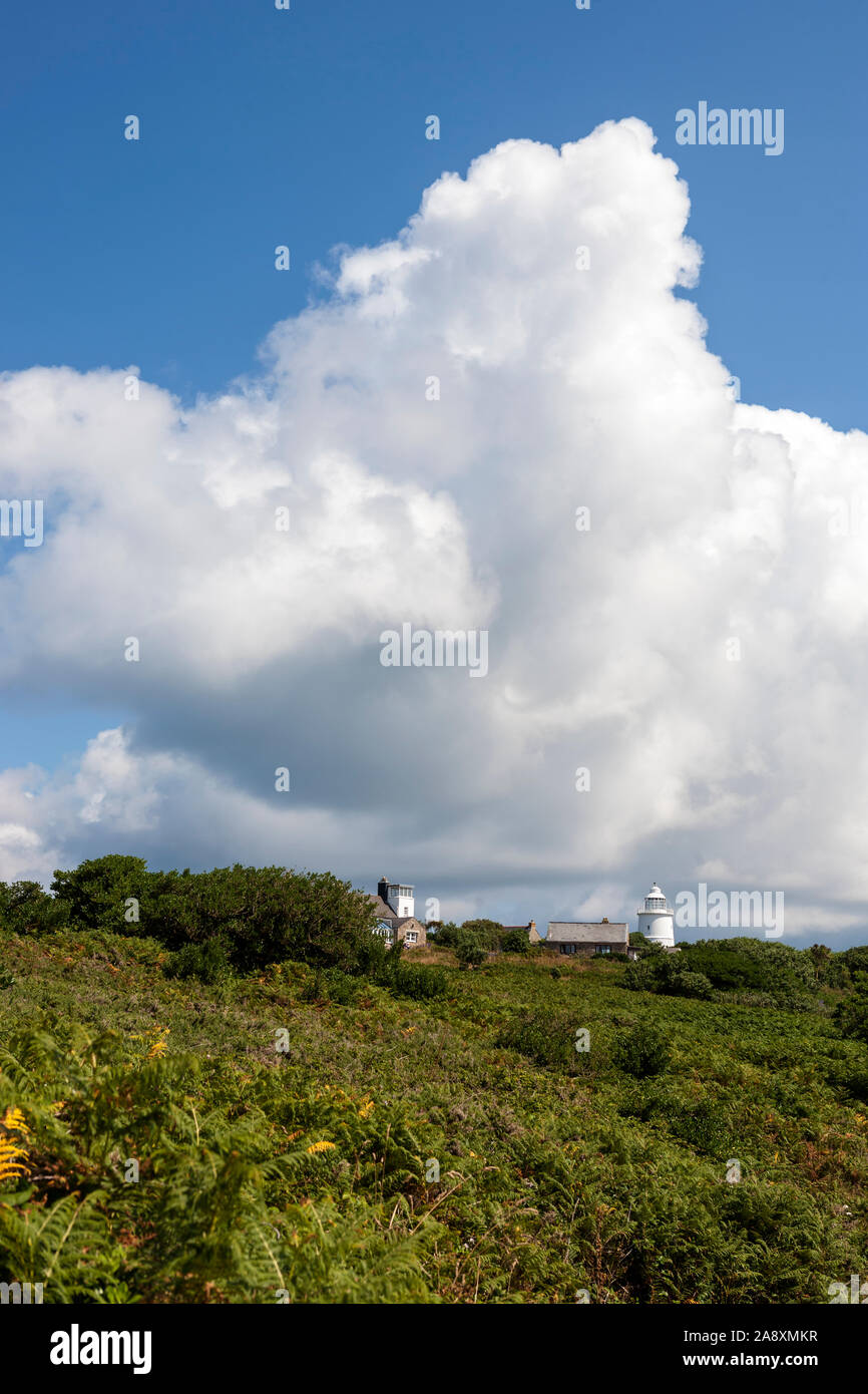 St. Agnes Leuchtturm und Küstenwache Cottages, St. Agnes, Isles of Scilly, Cornwall, England, Großbritannien Stockfoto