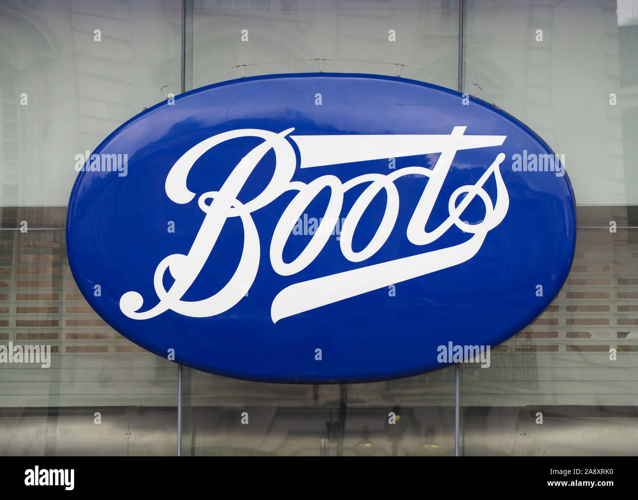 LONDON, GROSSBRITANNIEN - ca. September 2019: Stiefel anmelden Stockfoto