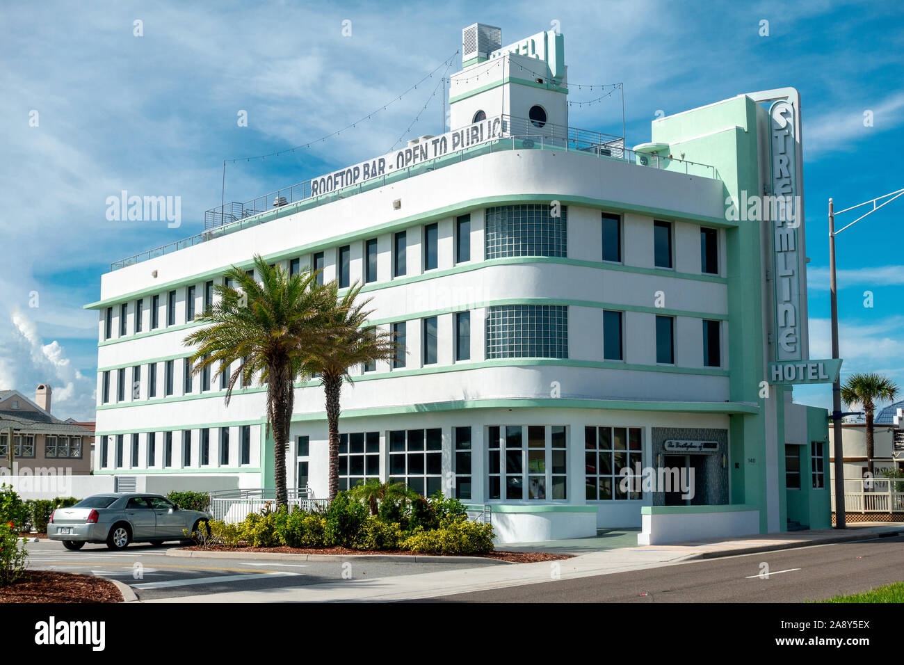 Das Art déco-Hotel optimieren Das älteste Hotel in Daytona Beach, eröffnet im Jahr 1940 ist der Geburtsort von NASCAR Autorennen in Florida, USA Stockfoto