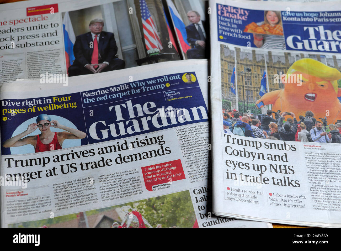 "Trump kommt inmitten steigender Wut über uns Handwerk fordert' und auf Besuch Trump Ballon in Front page Zeitung Schlagzeilen in der Tageszeitung The Guardian London England Großbritannien Stockfoto