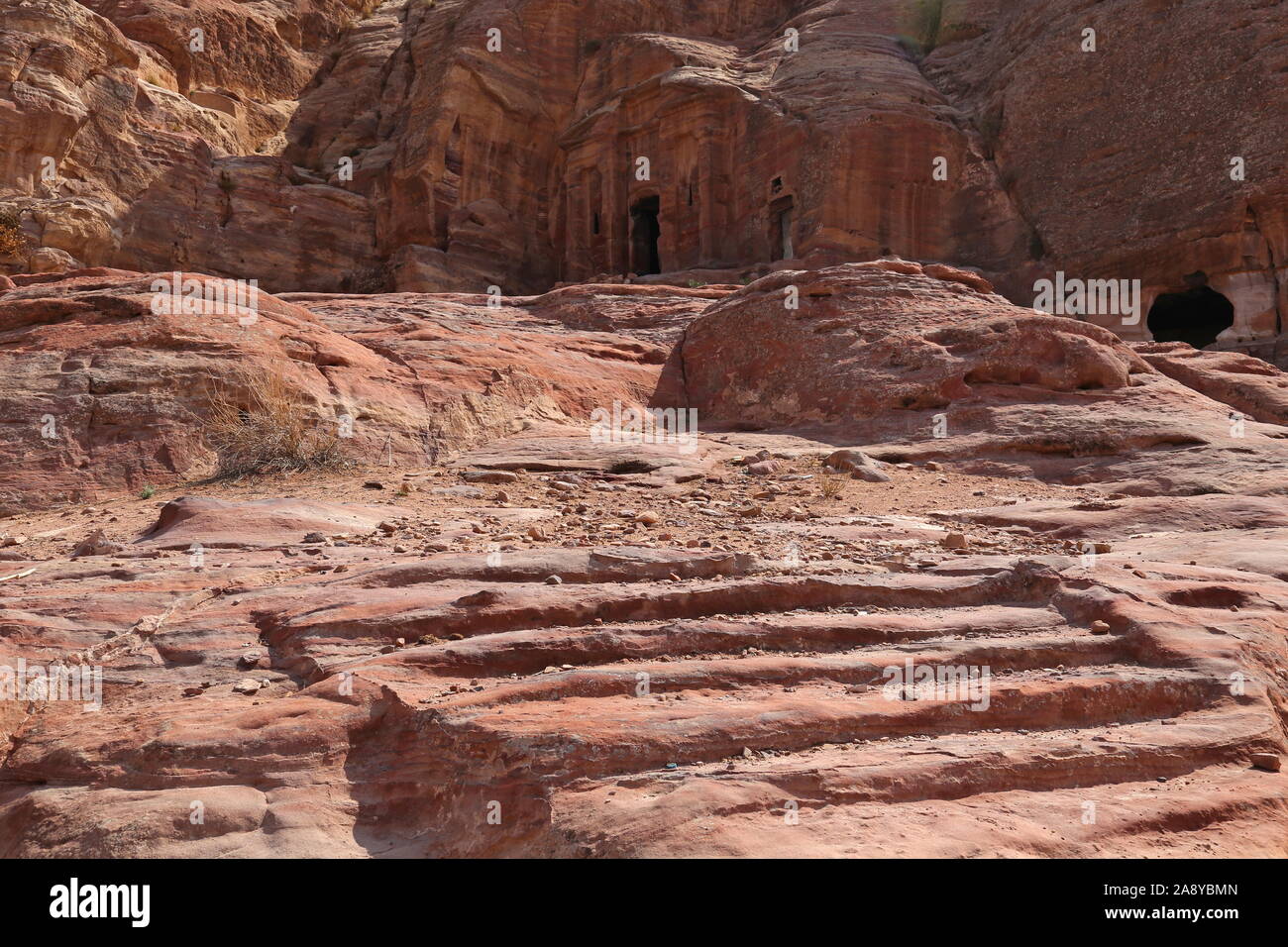 Broken Pediment Tomb, High Place of Sacrifice Trail, Petra, Wadi Musa, Ma'an Governor, Jordanien, Naher Osten Stockfoto