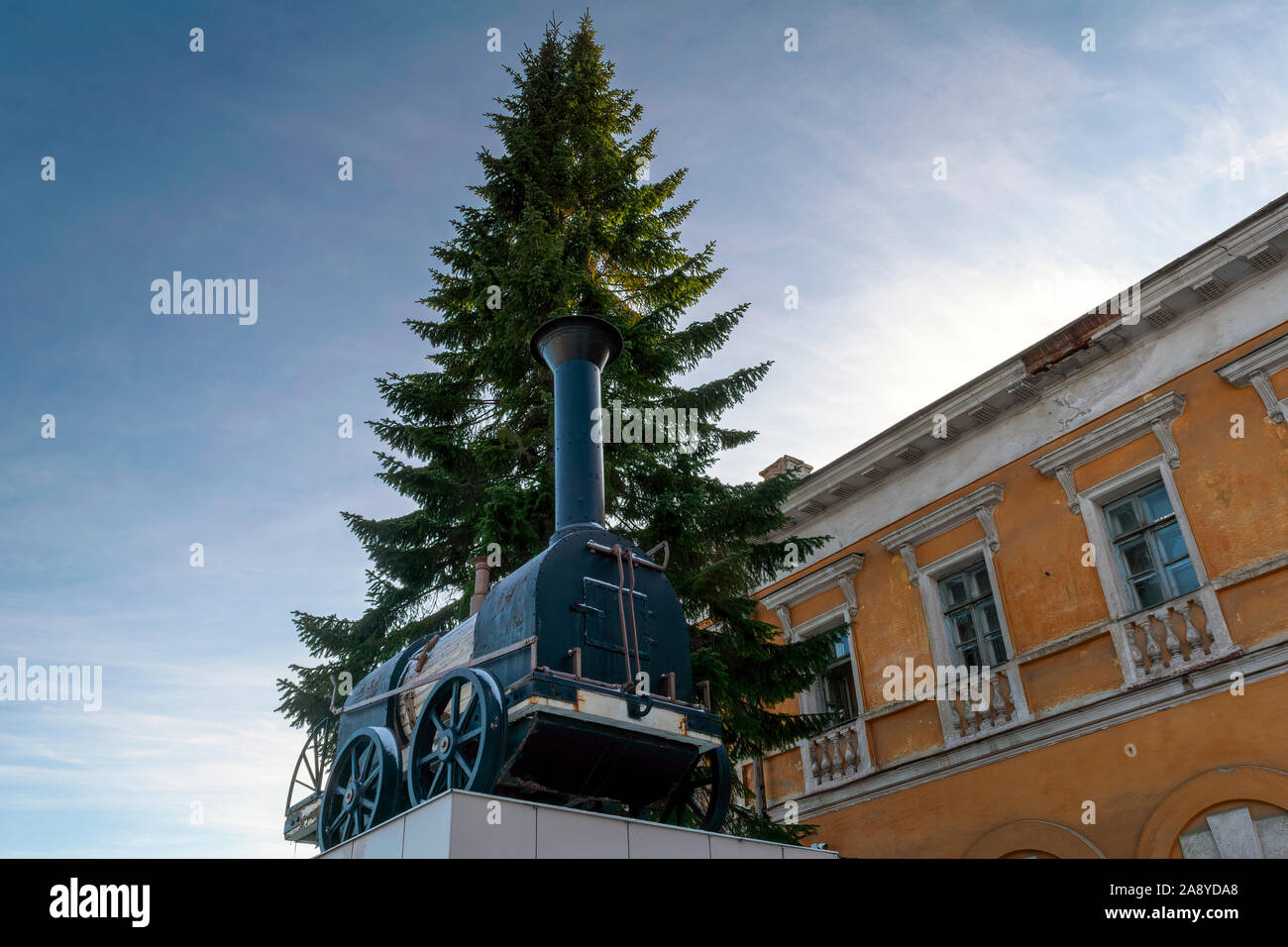 November 9, 2019 Nischni Tagil, Gebiet Swerdlowsk, Russland. Modell der ersten Russischen Dampflok von serf Mechanik Cherepanovs 1834 gebaut. Stockfoto